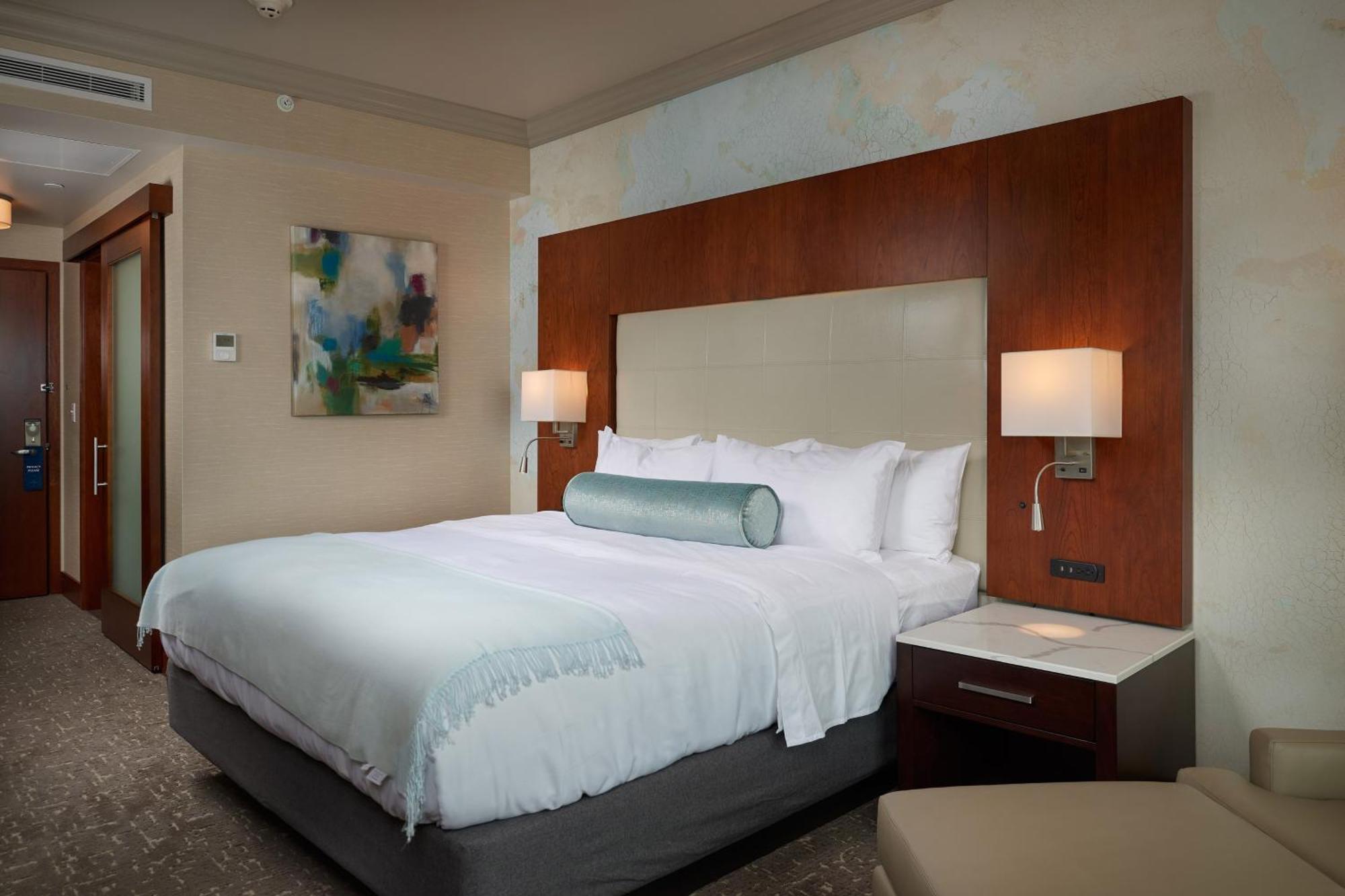 Club lounge access Guest room 1 King City view,1499415367:JPEG