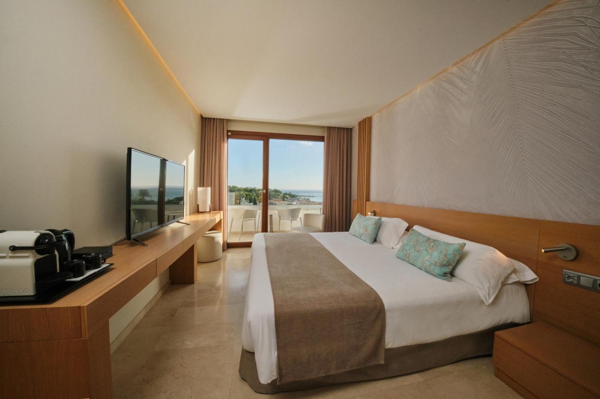 Superior Double or Twin Room Partial Sea View