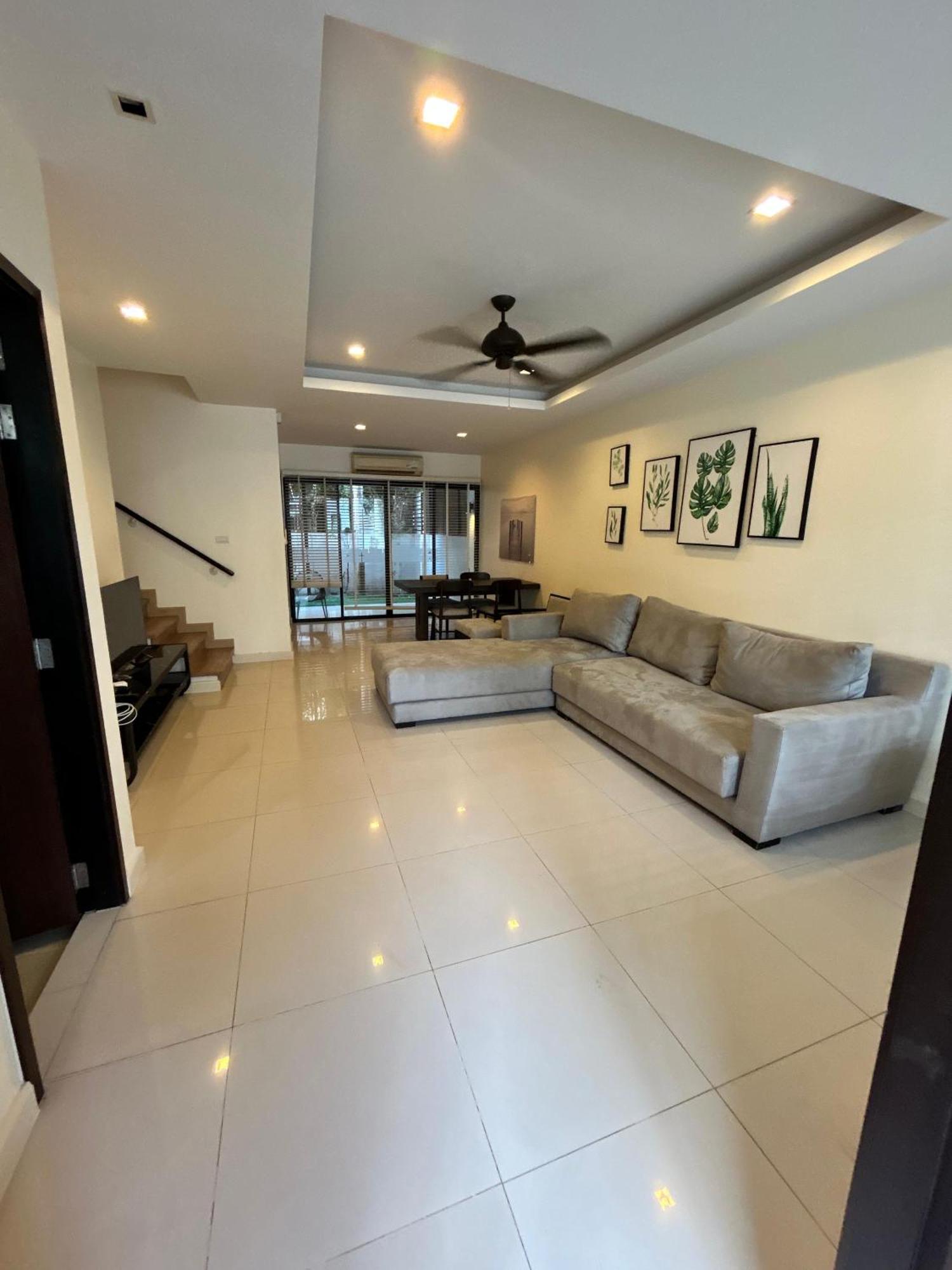 Small Room,1276671520:JPEG