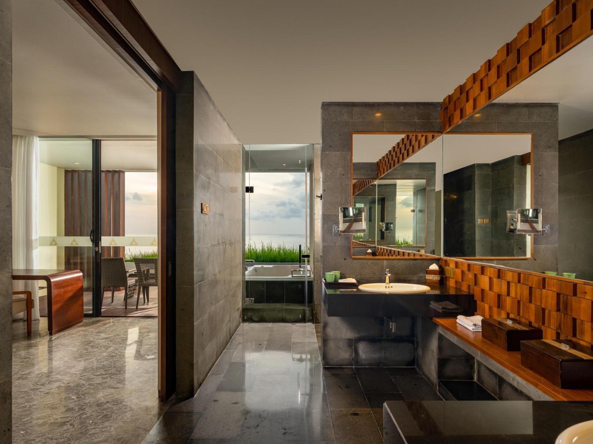 Ocean Front Suite Benefits