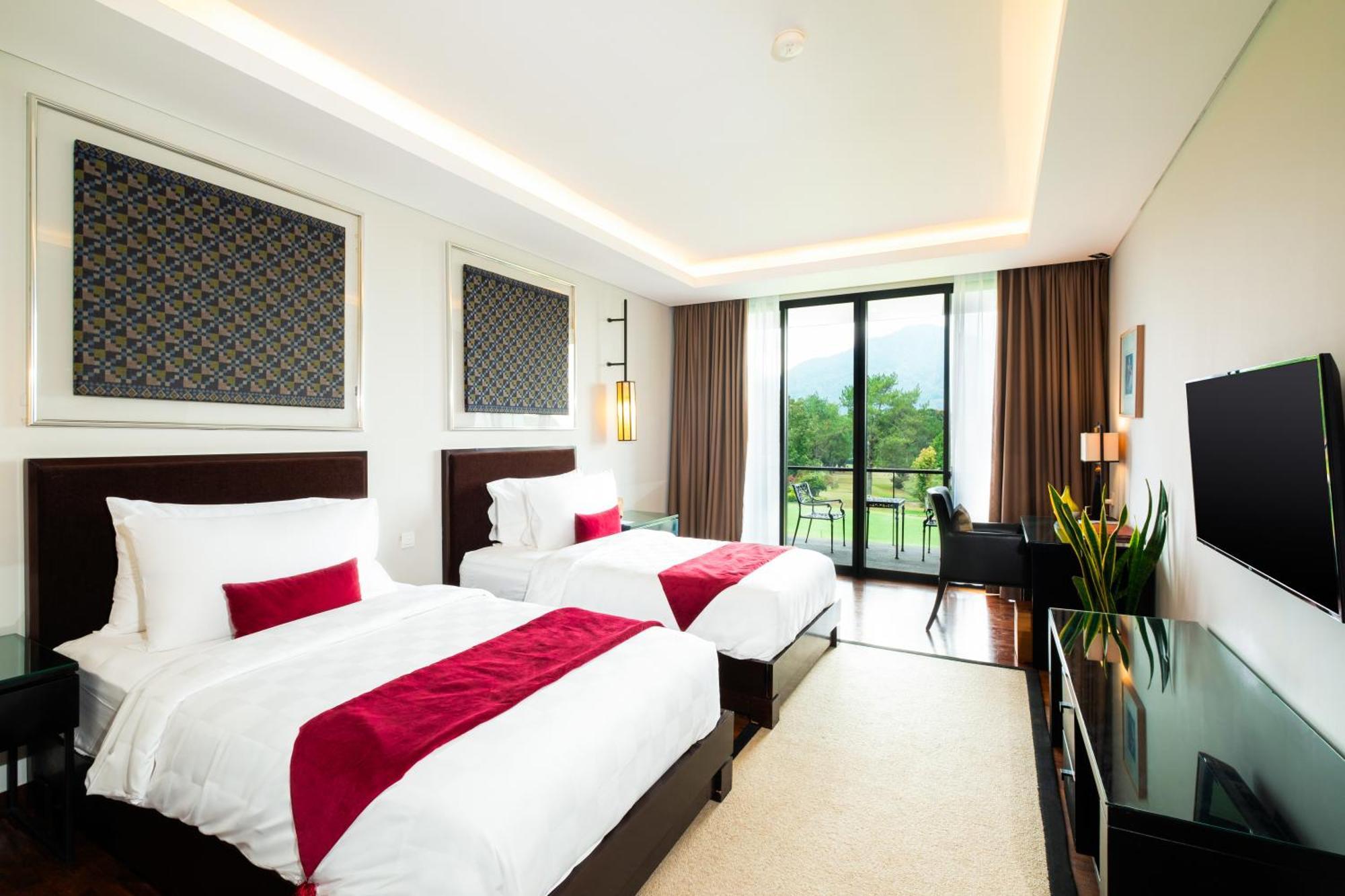 Golf View Deluxe Twin Bed