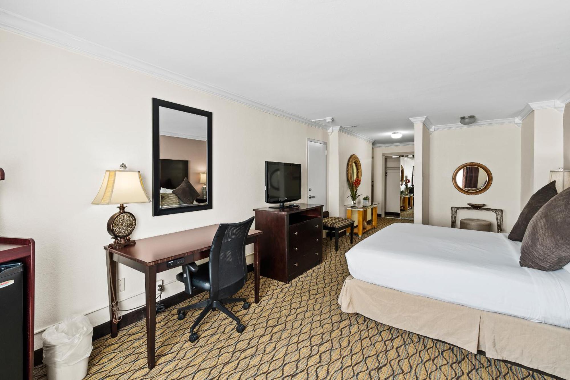 Junior Suite King Bedroom