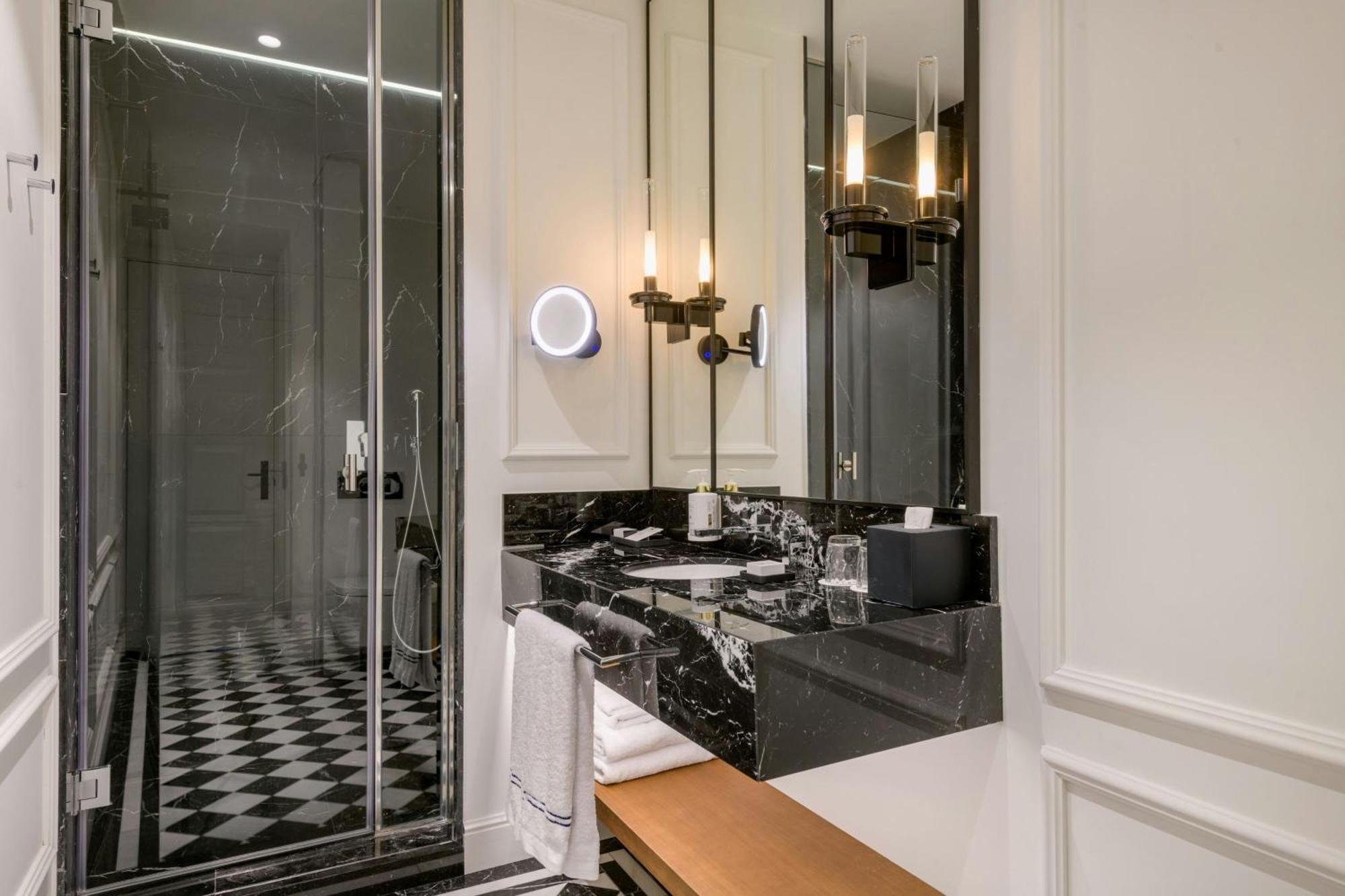 Junior King Suite City view