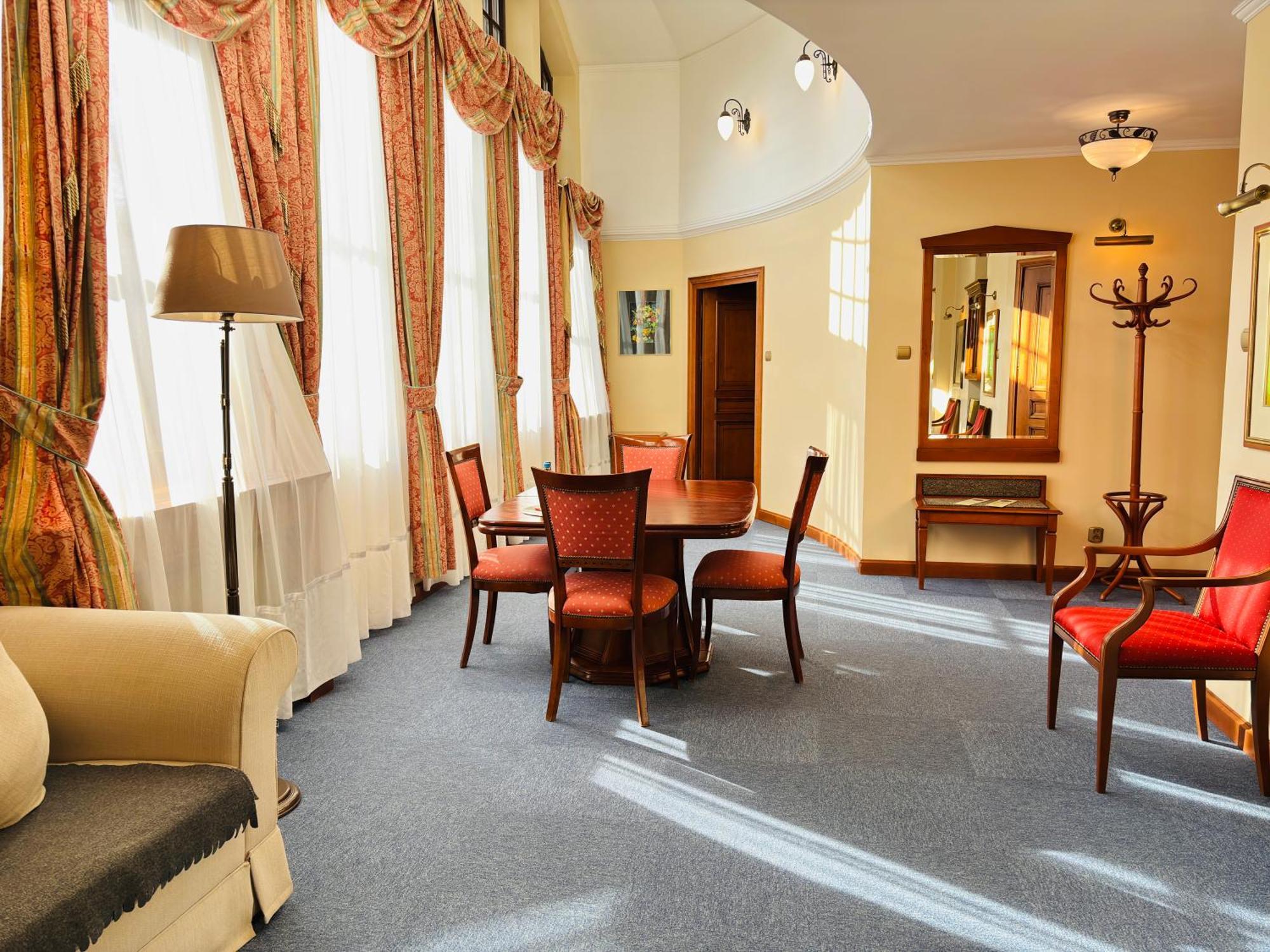 Queen Suite Spa Bath