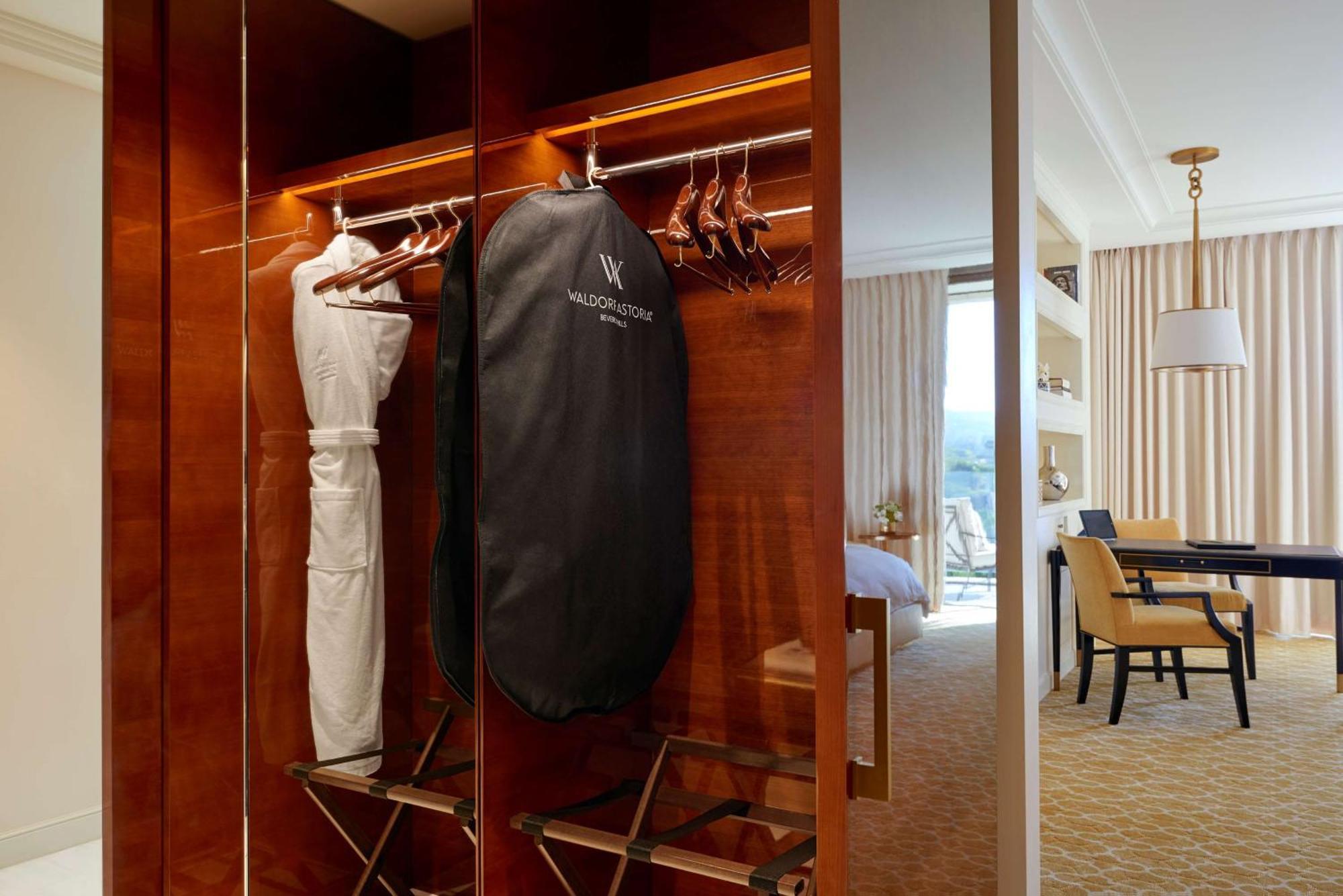 High Floor Deluxe Queen Room with Two Queen Beds with Terrace and View