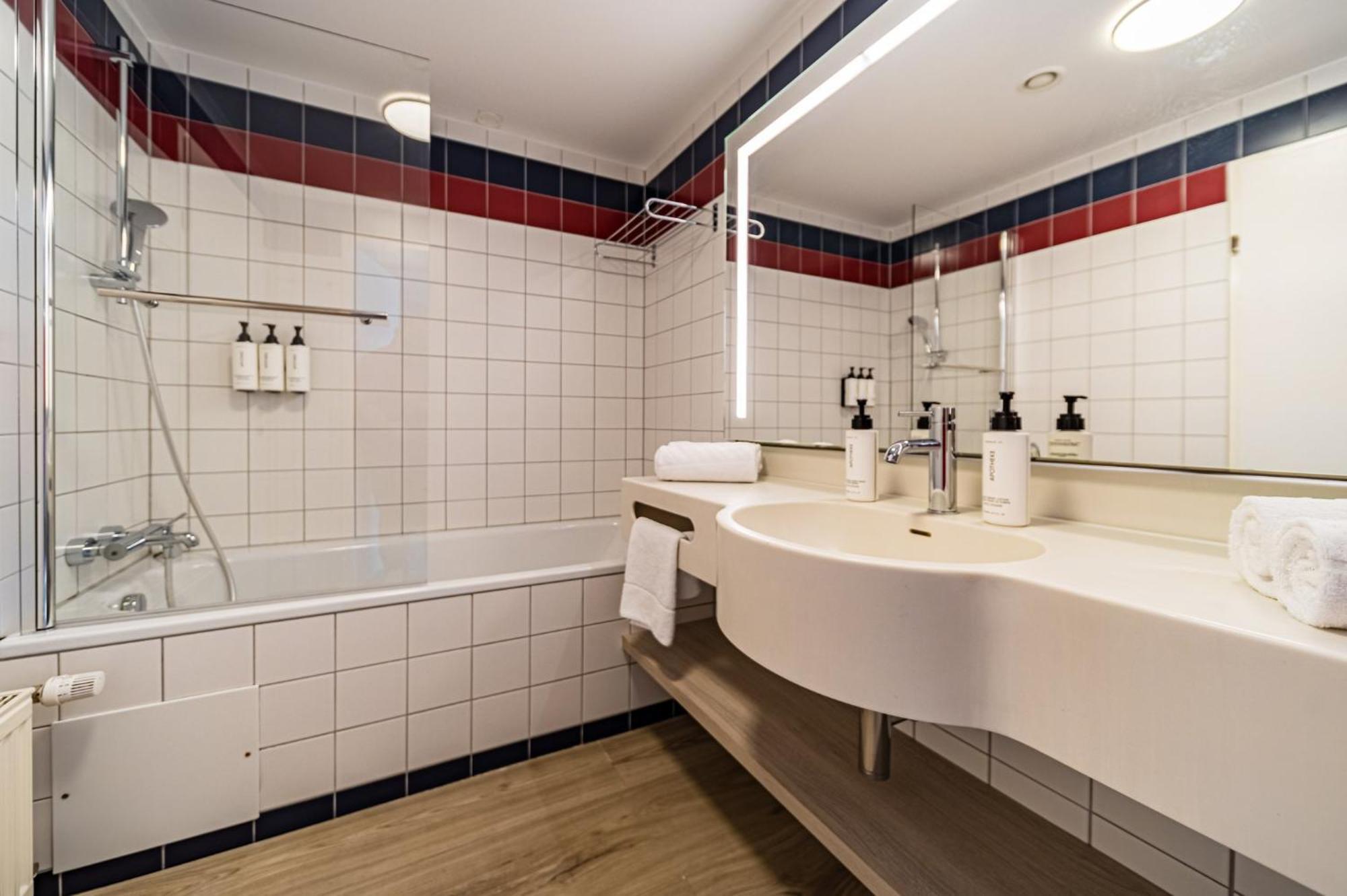 Standard Twin Room,1706462453:JPEG