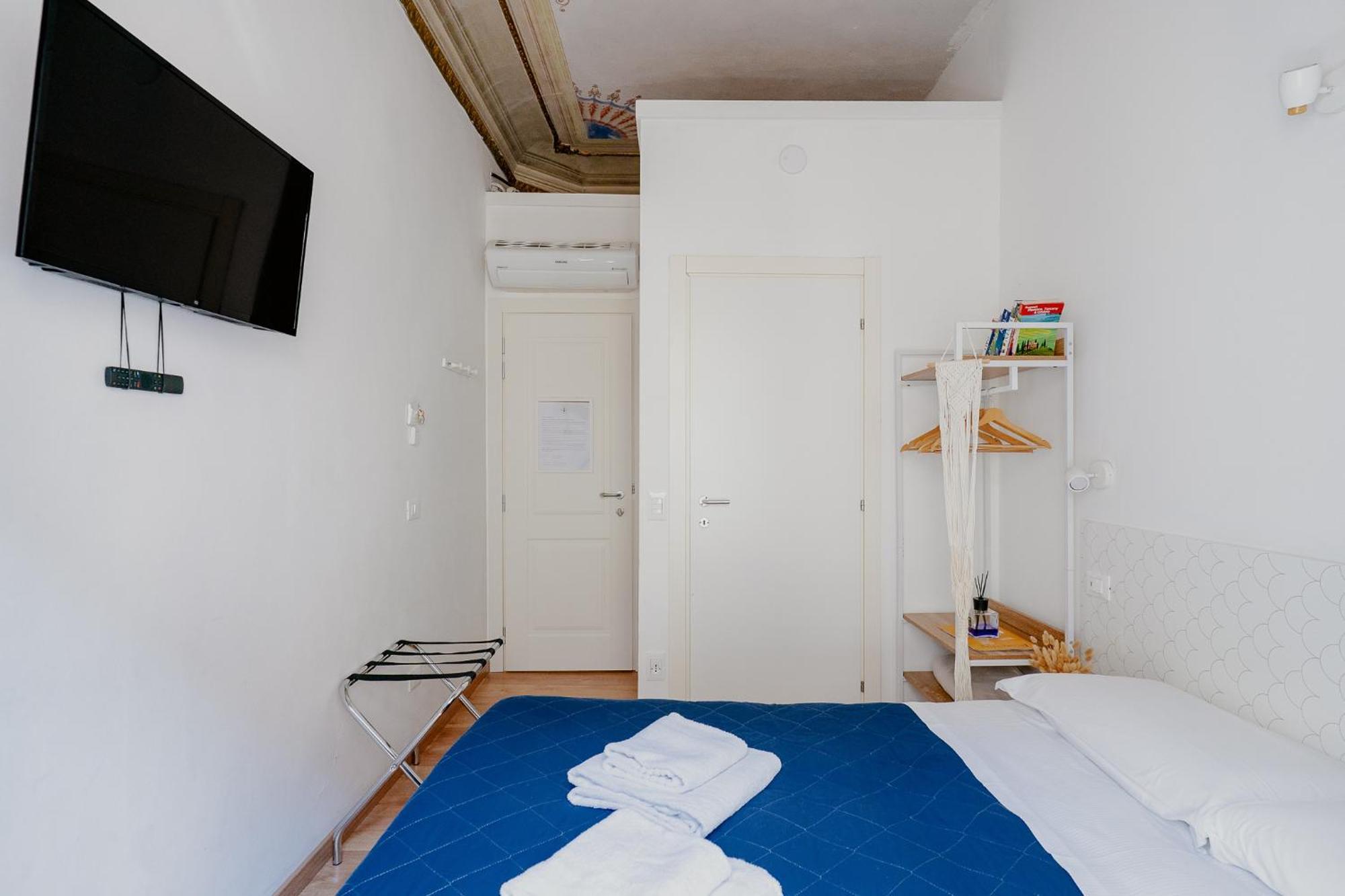 Double Room Private Bathroom