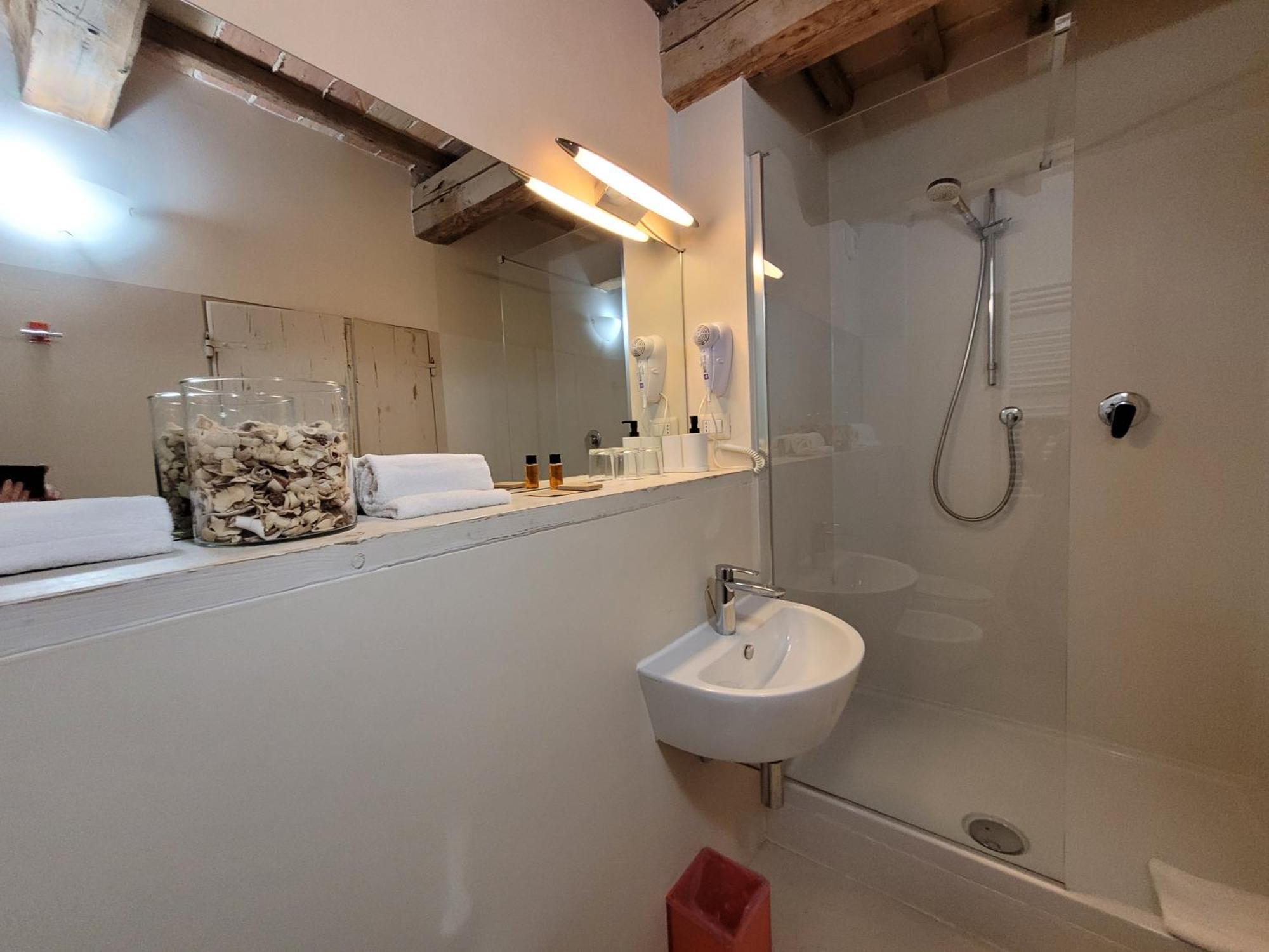 Double Room,1660308452:JPEG