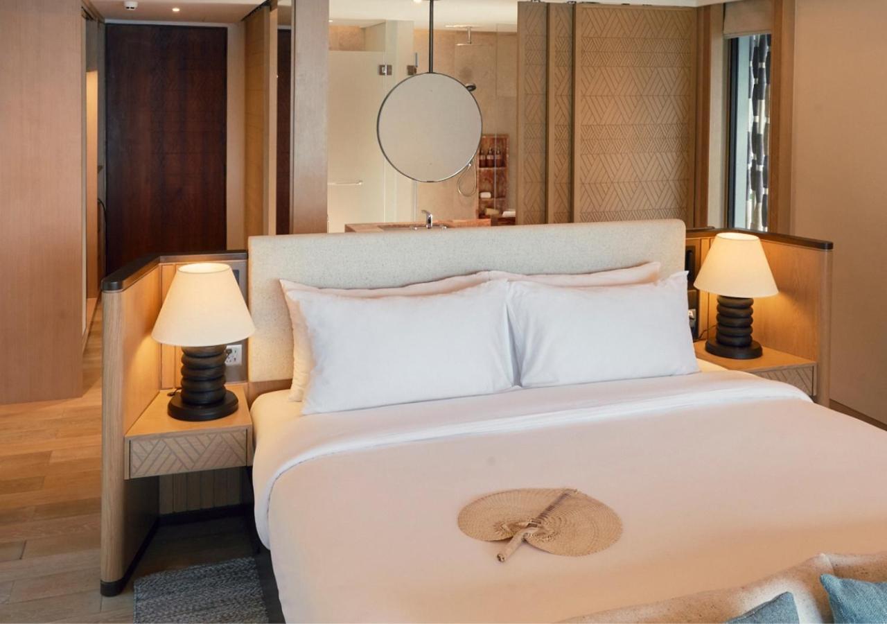 1 King Bed Water Villa