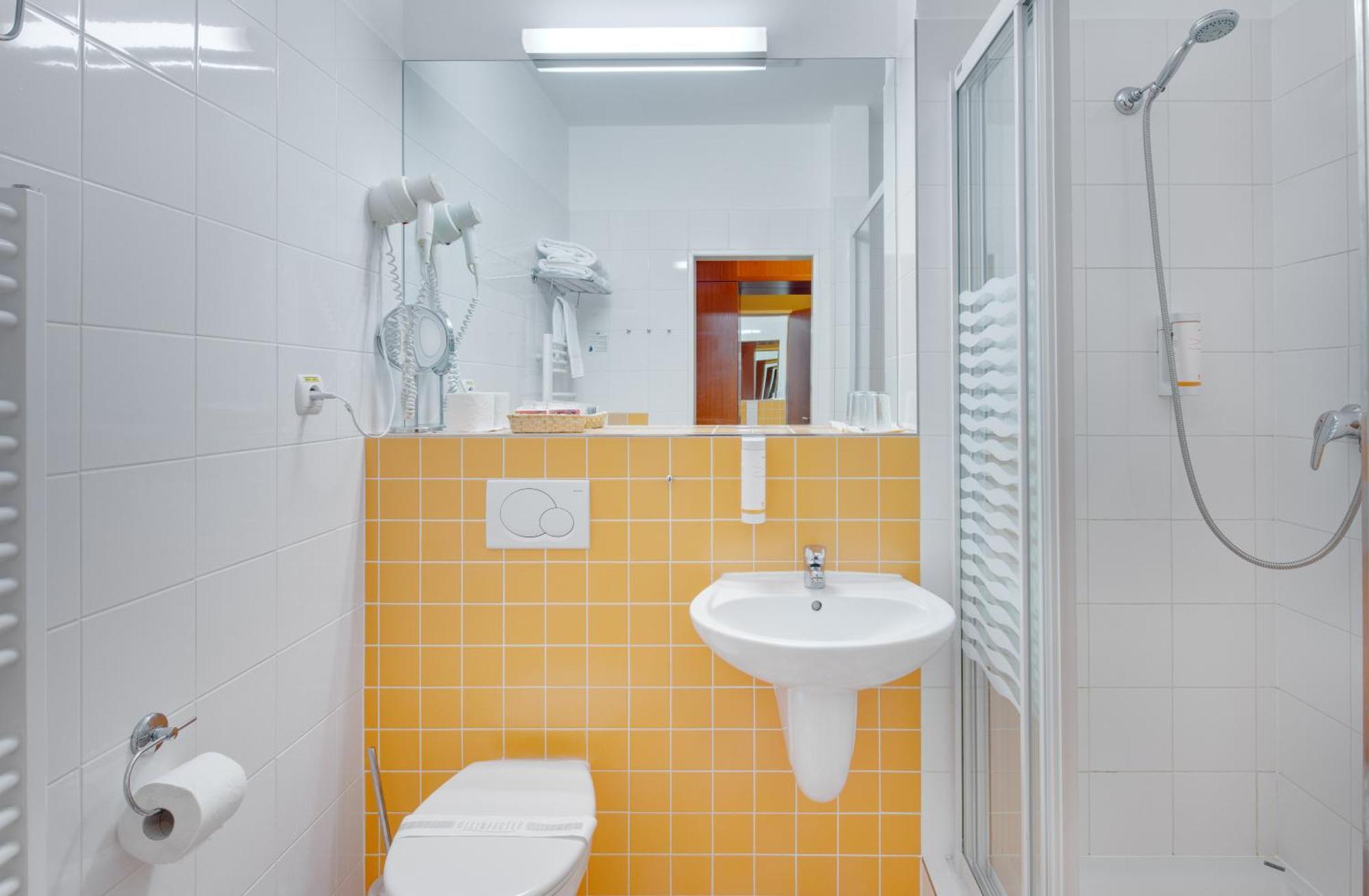 Double or Twin Room Access to public Relax Centre
