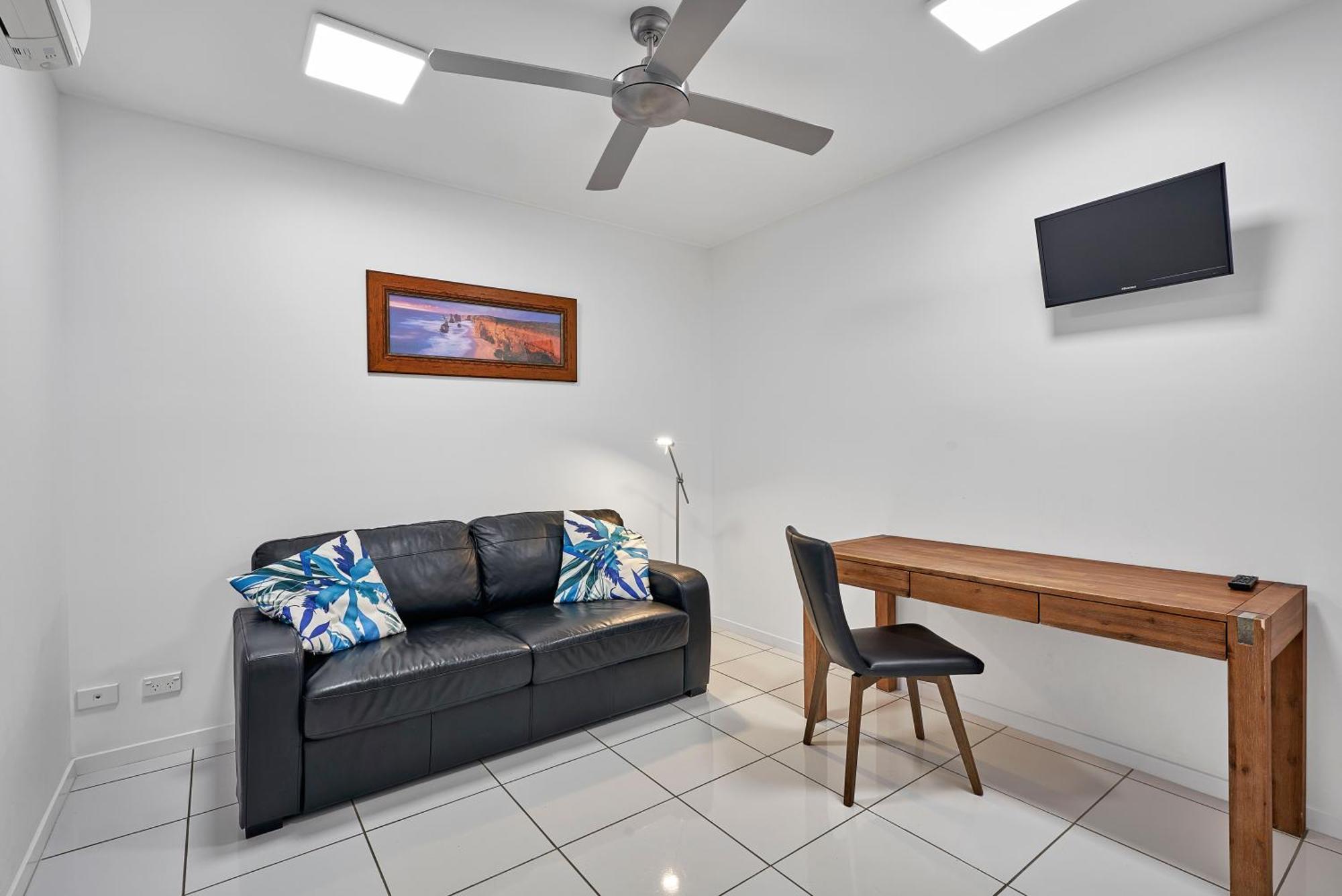 Deluxe One-Bedroom Apartment
