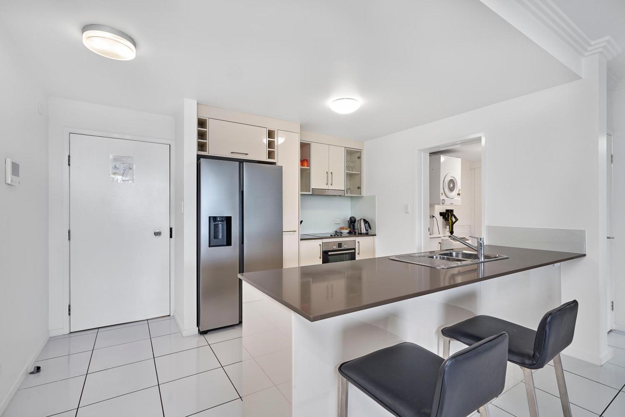 Deluxe One-Bedroom Apartment