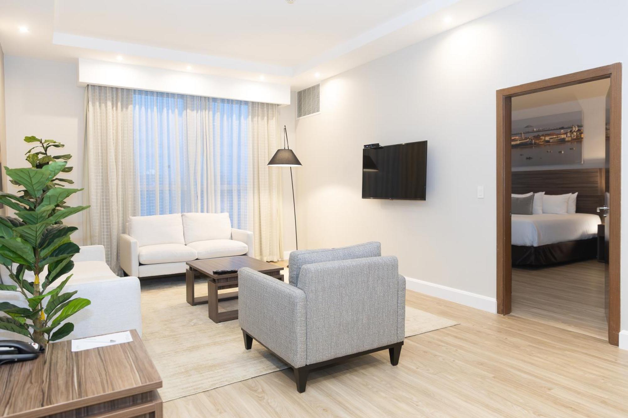 Deluxe Suite King Bed