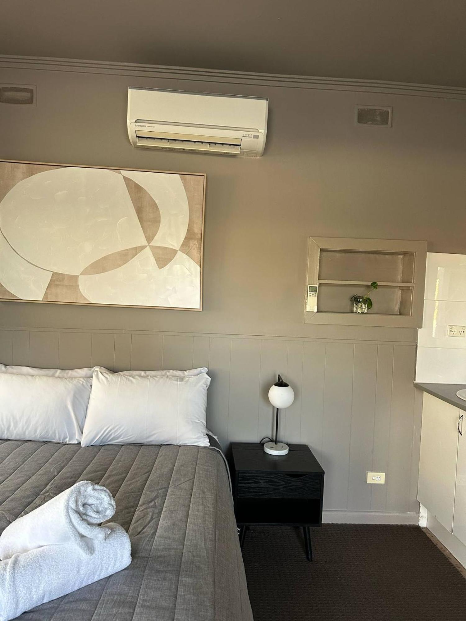Deluxe Queen Suite