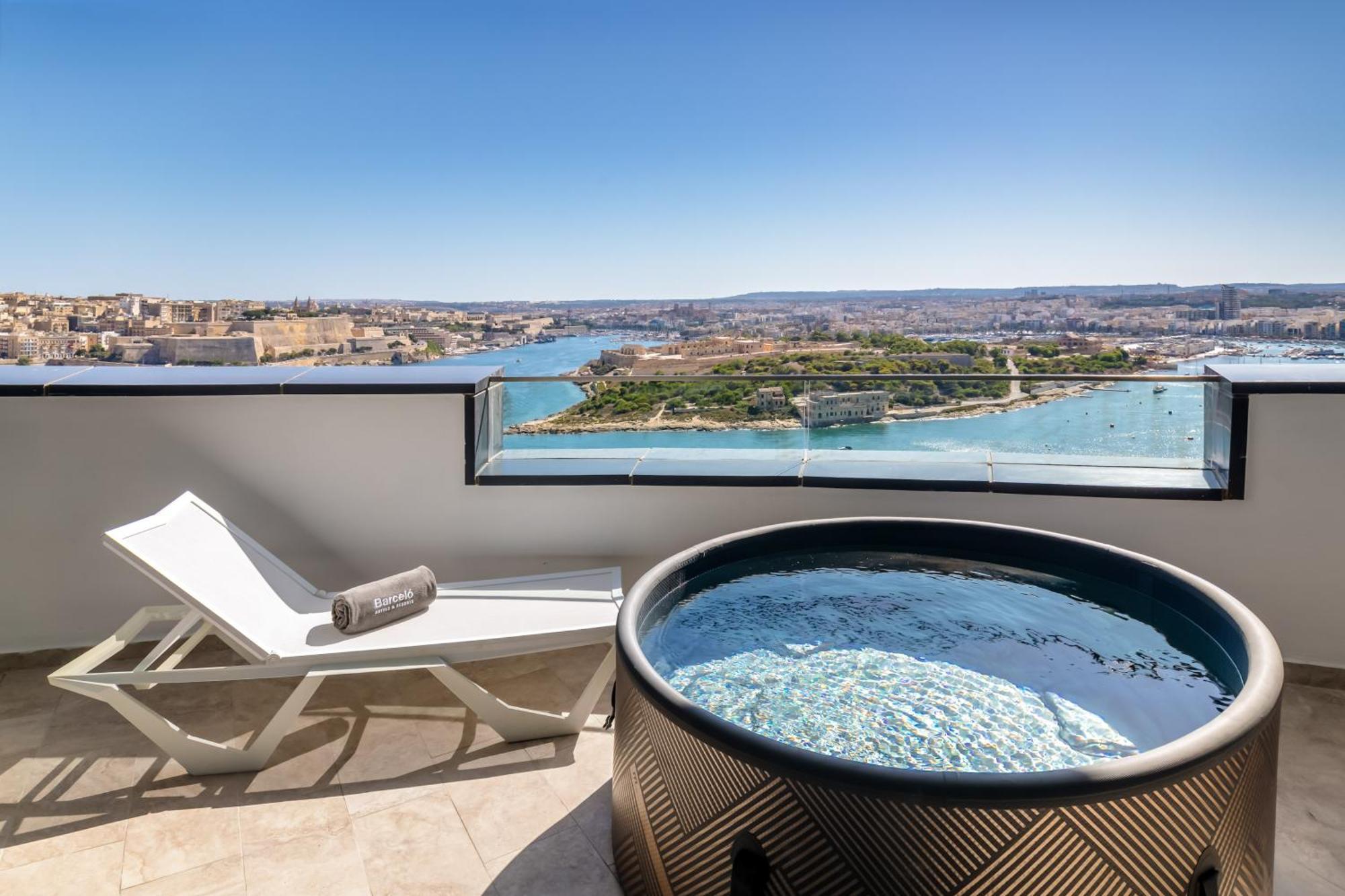 Junior Suite Sea Front Terrace Hot Tub
