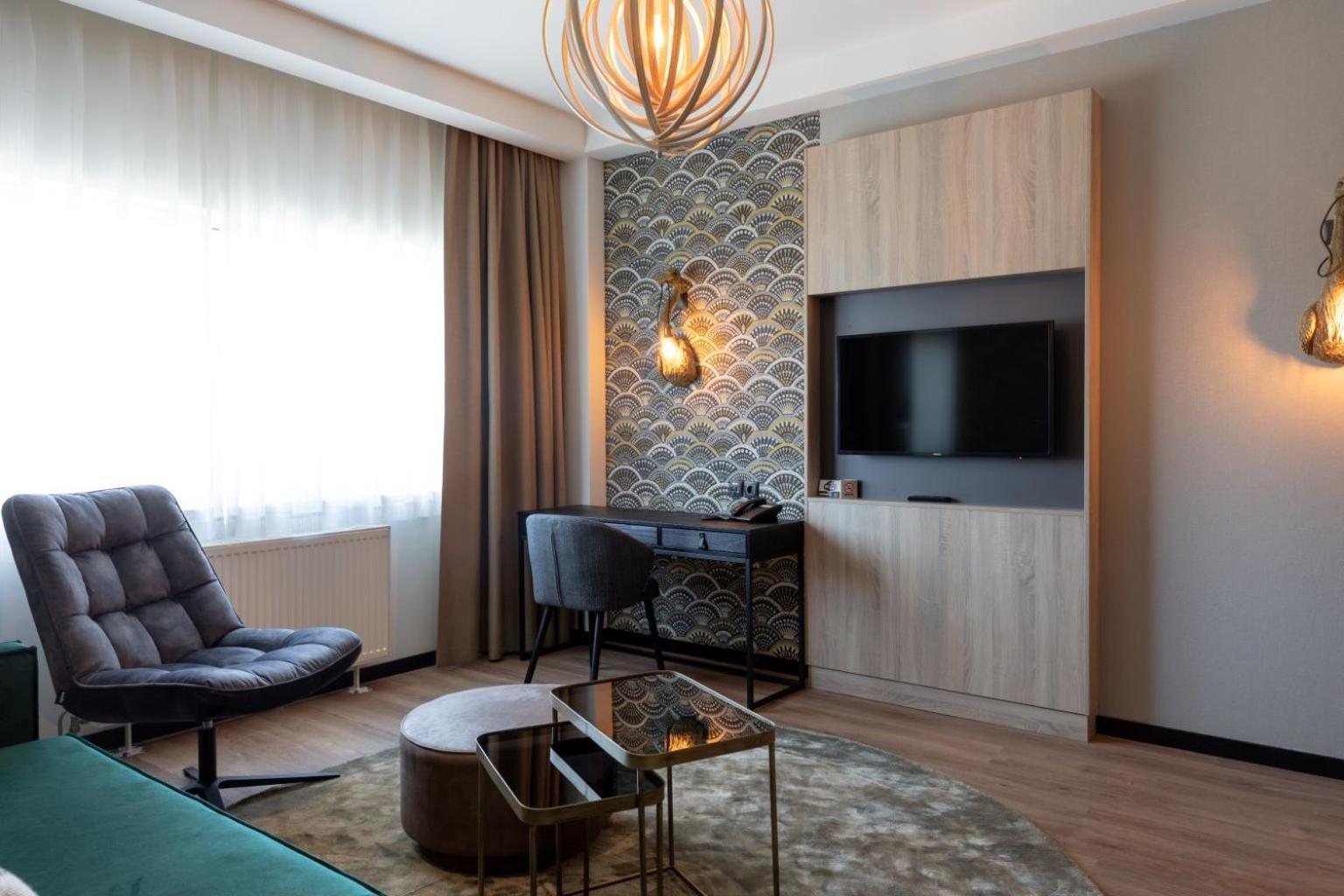 Deluxe Suite