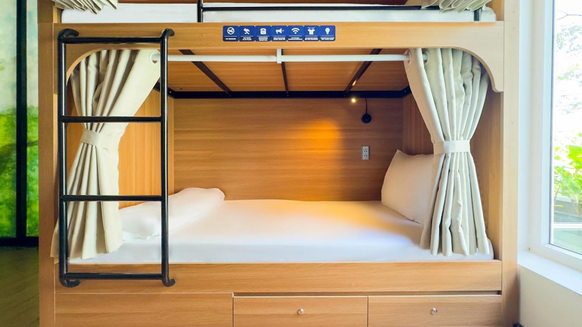 Single Bed Mixed Dormitory Room