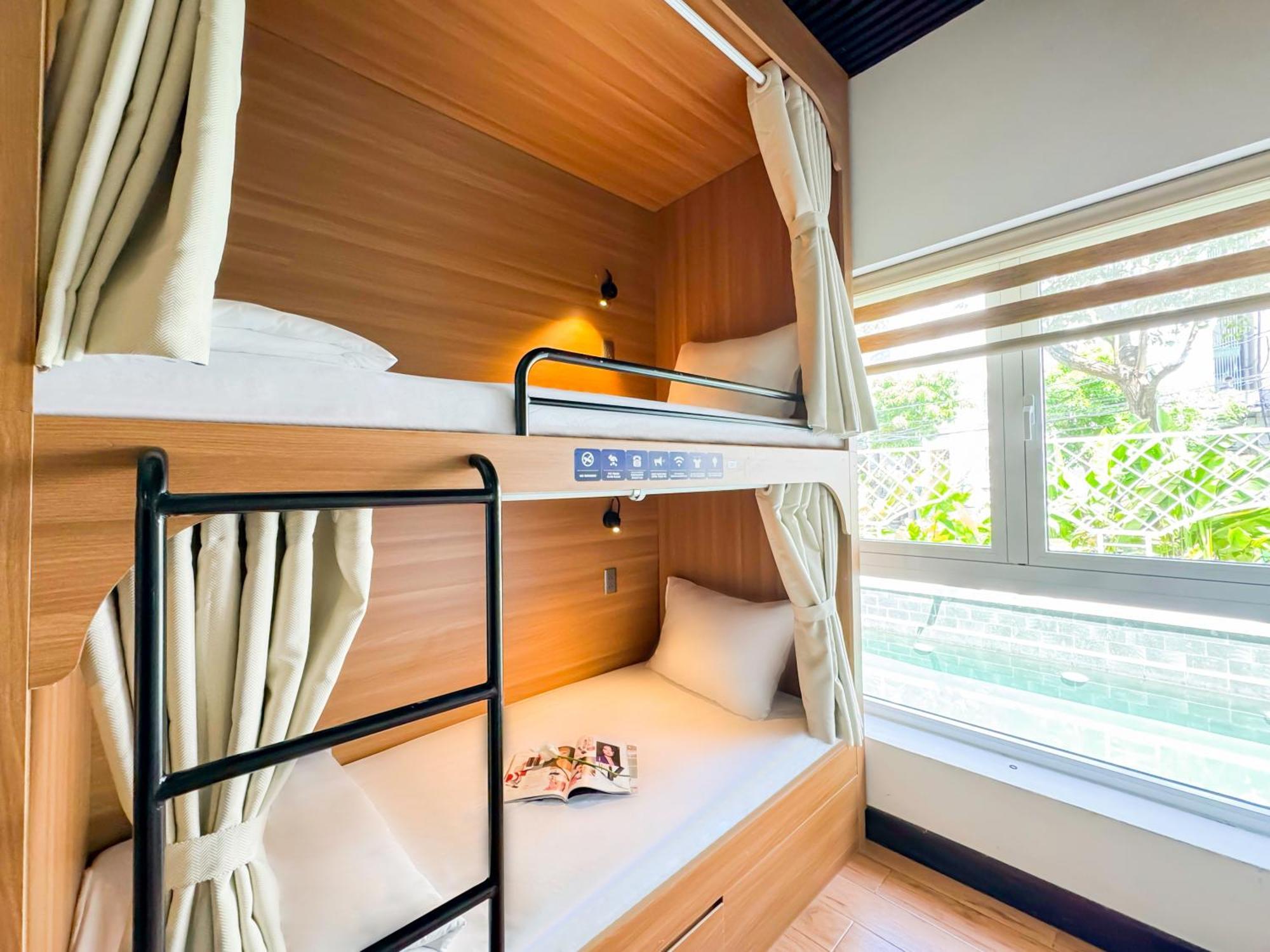 Single Bed Mixed Dormitory Room