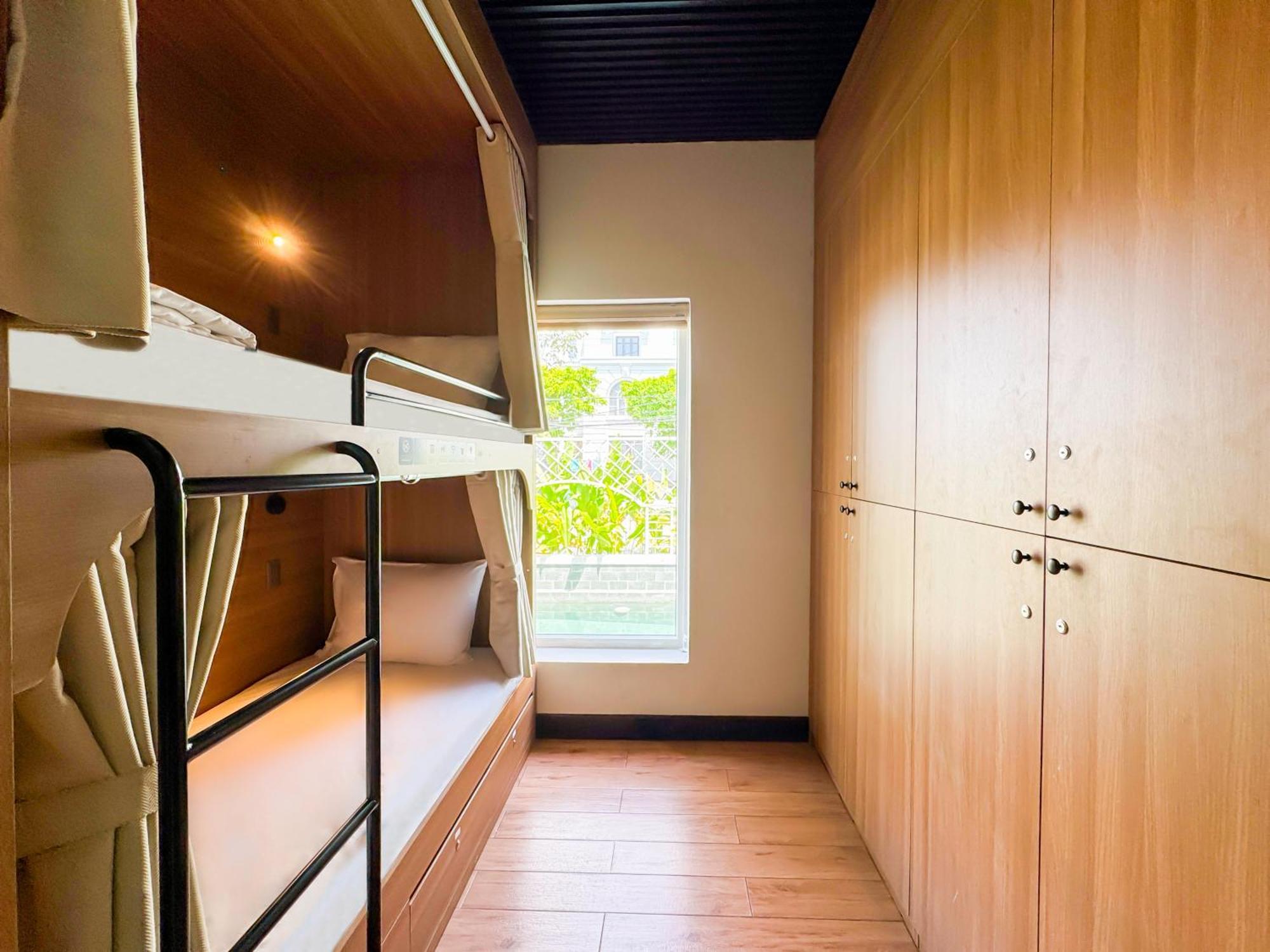 Single Bed Mixed Dormitory Room