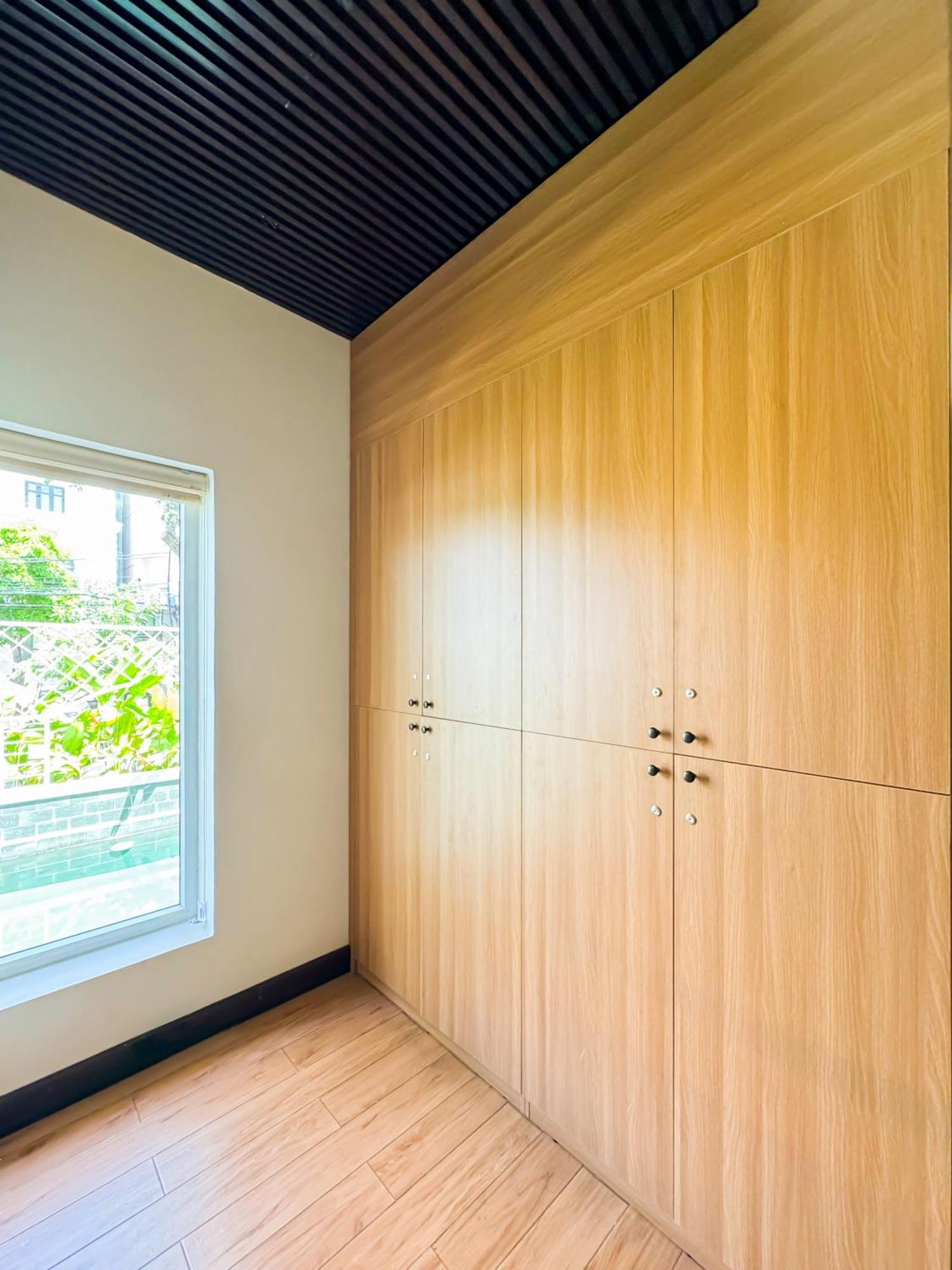 Single Bed Mixed Dormitory Room