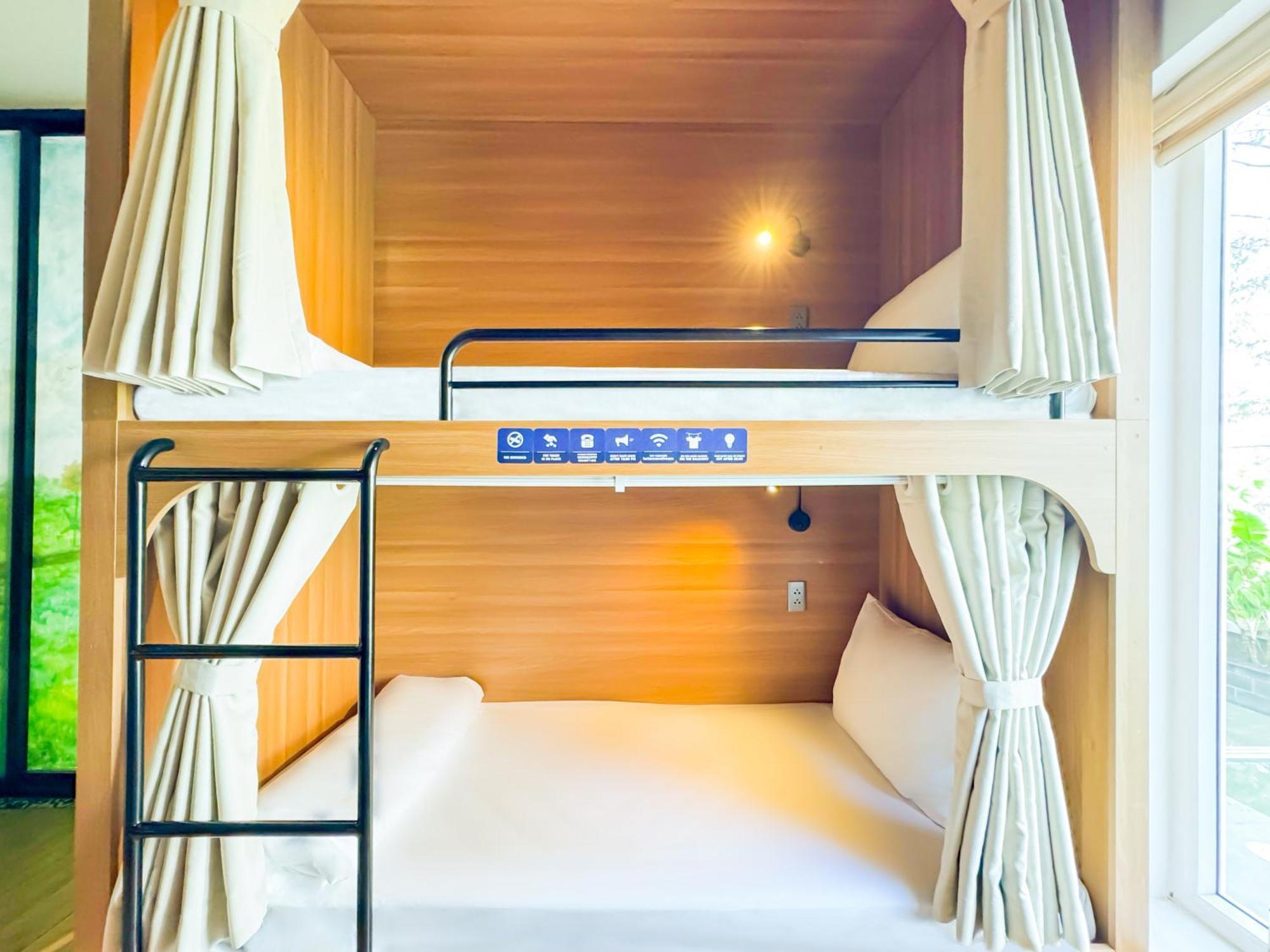Single Bed Mixed Dormitory Room