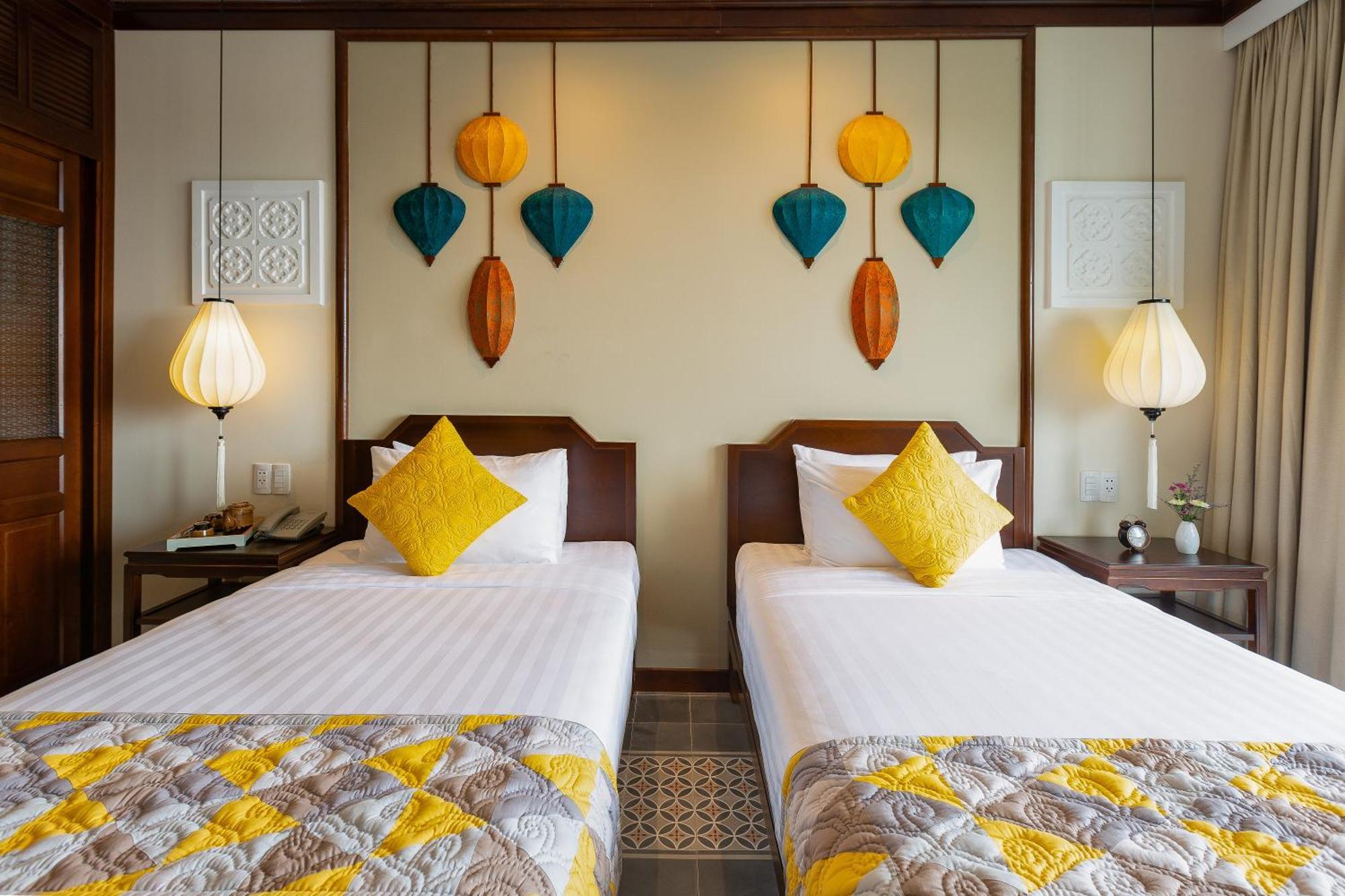 Deluxe Double or Twin Room Bathtub Balcony Courtyard View