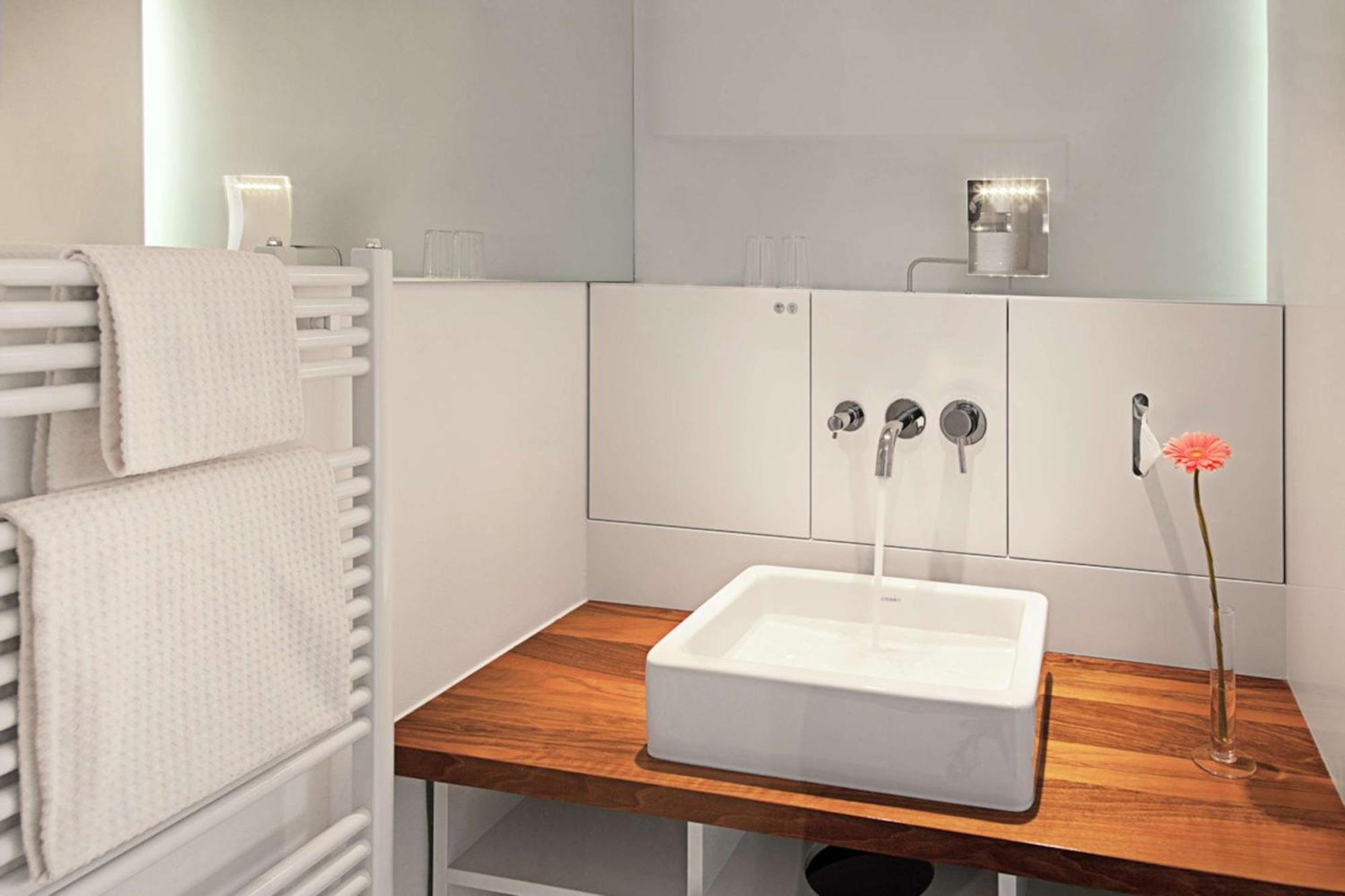 Superior Larger King Room Courtyard Shower,1758295743:JPEG