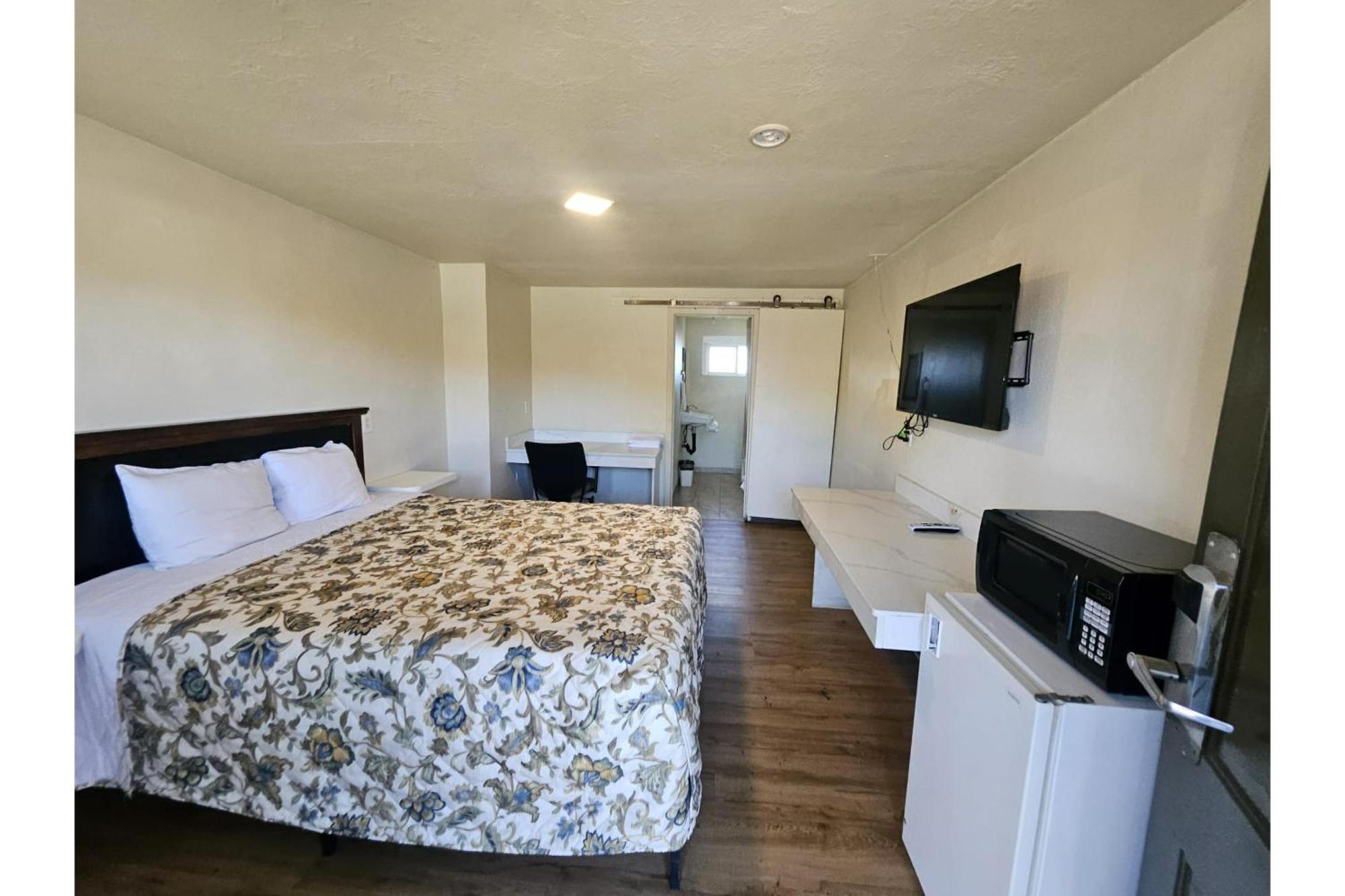 Queen Bed,1694545674:JPEG