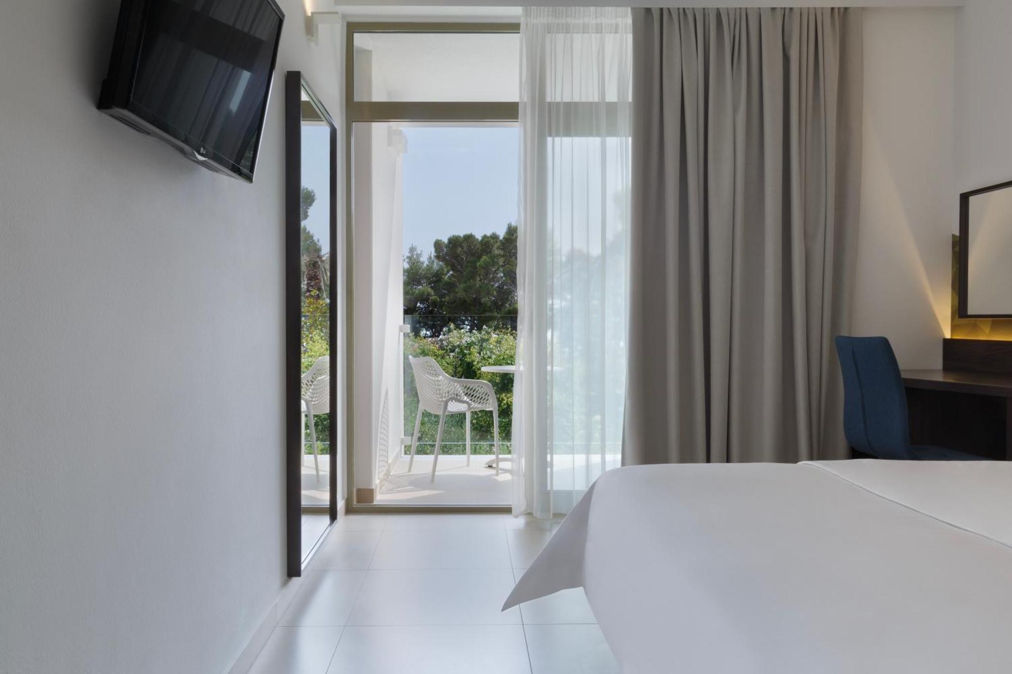 Standard Double Room Balcony,1697840075:JPEG