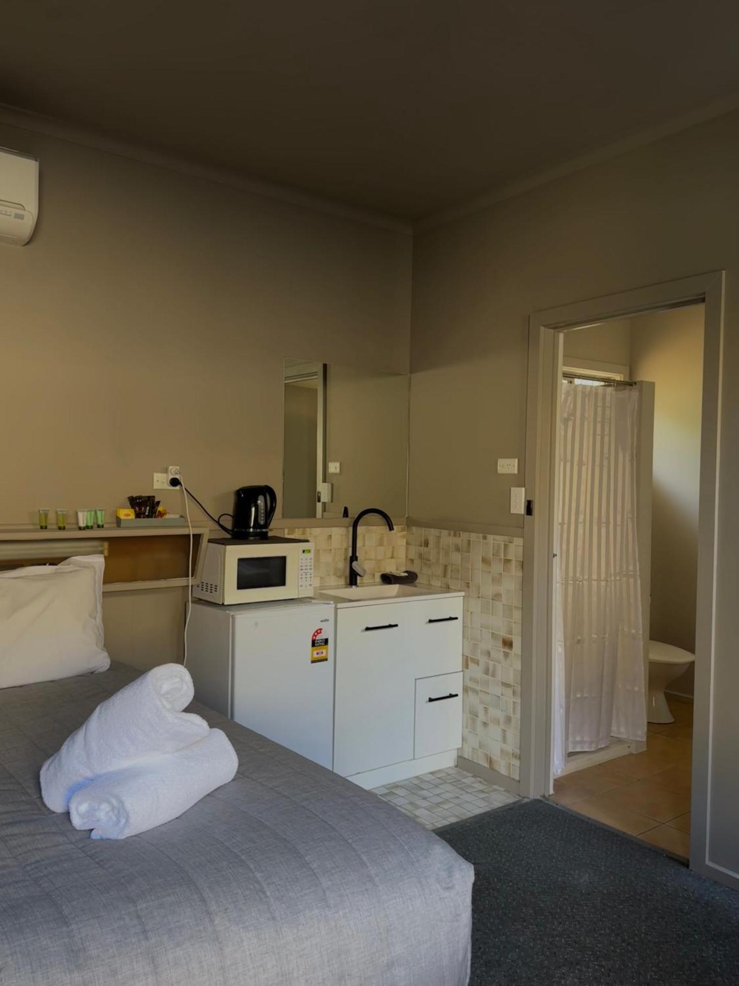 Superior Queen Suite Single Bed
