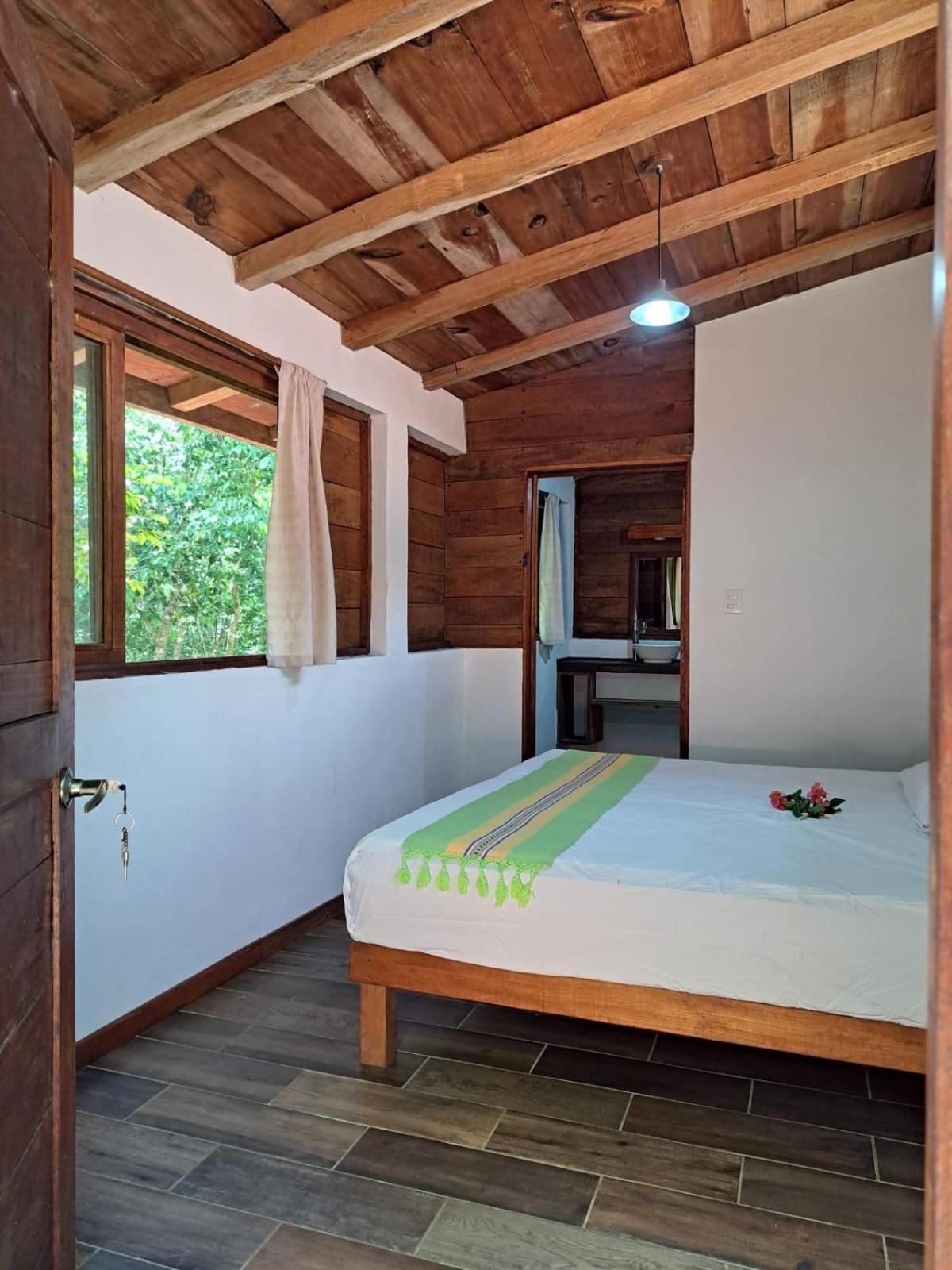 Quarto com Cama Queen-Size e Varanda
