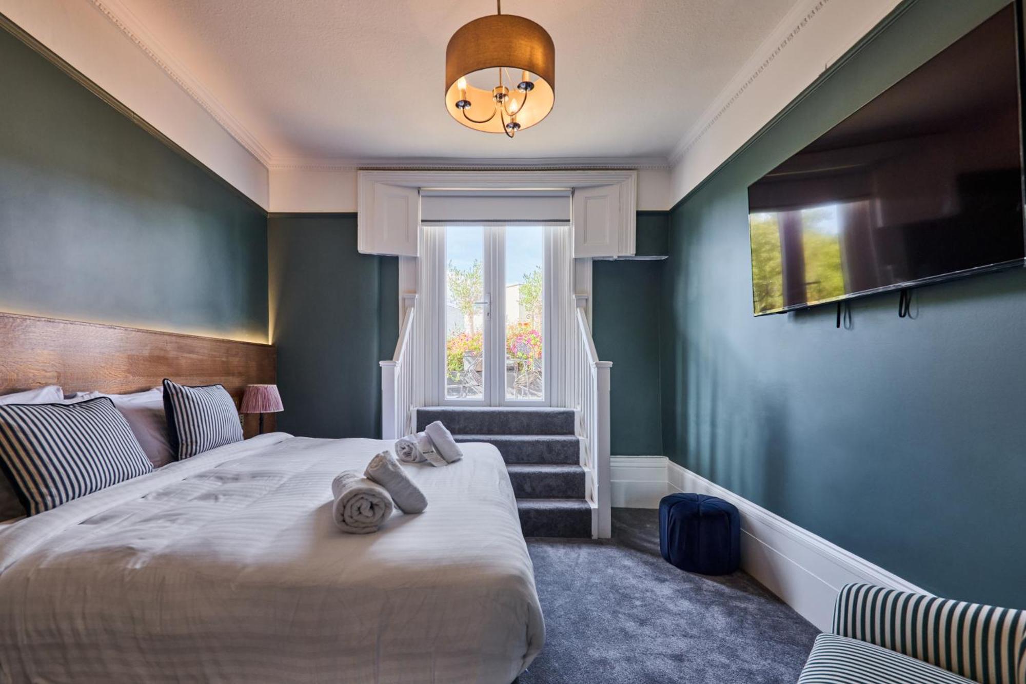 Large Double Room,1699144577:JPEG
