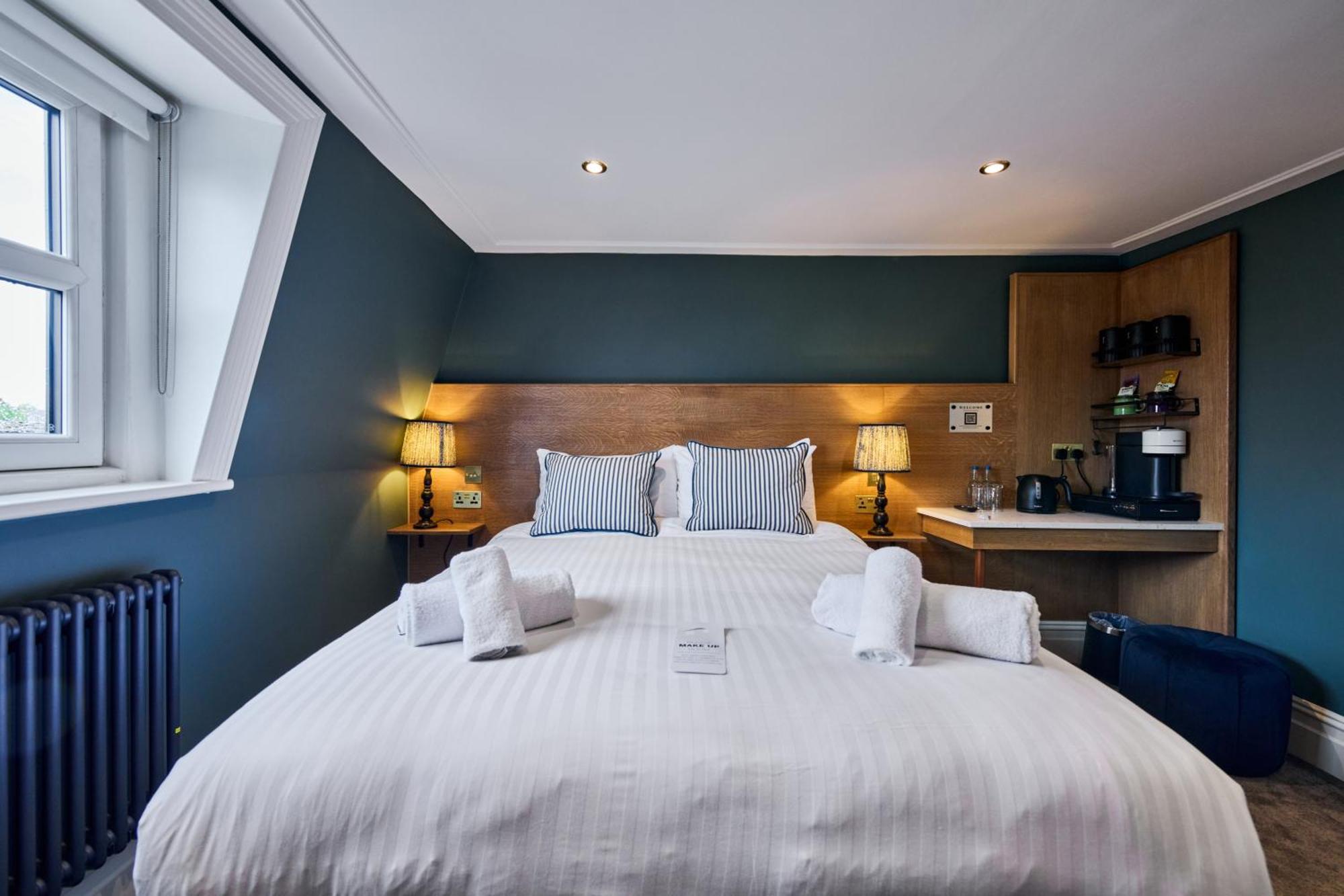 Small Double Room,1699144596:JPEG