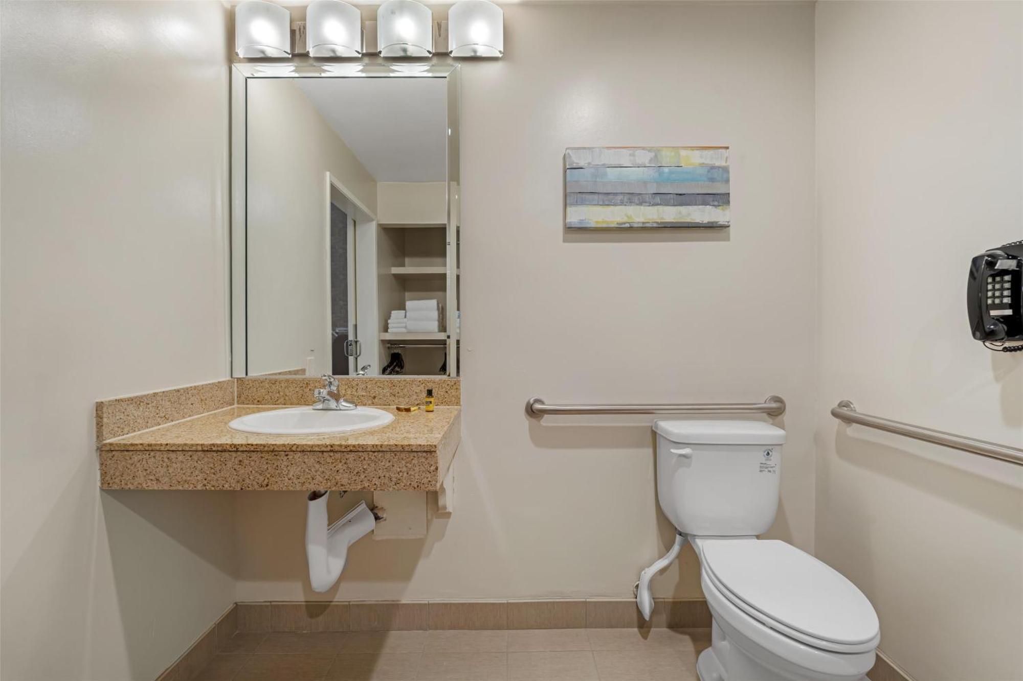 Habitación con cama extragrande y ducha a ras de suelo - Adaptada para personas con movilidad reducida