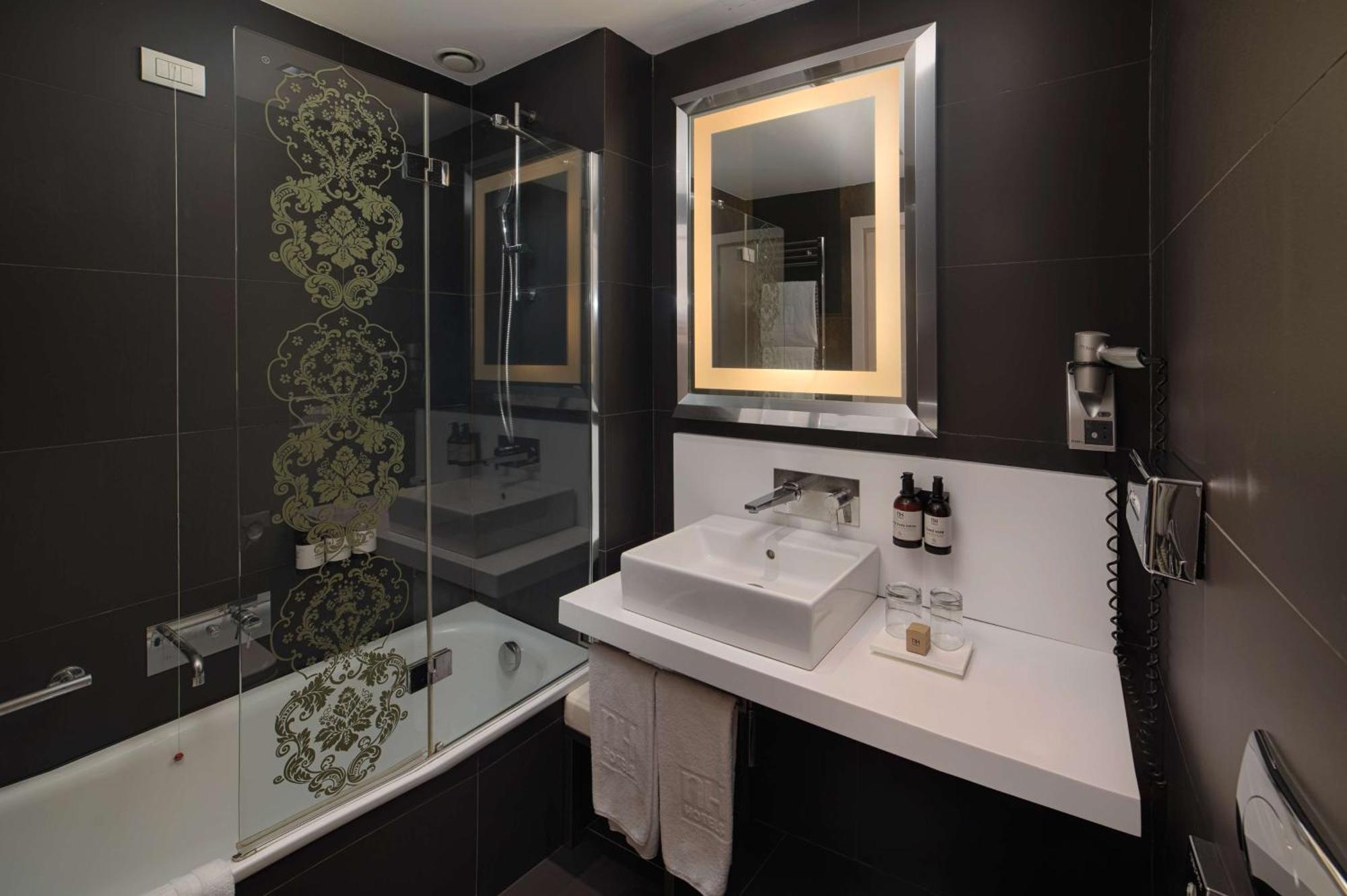Standard Double or Twin Room,1705562749:JPEG