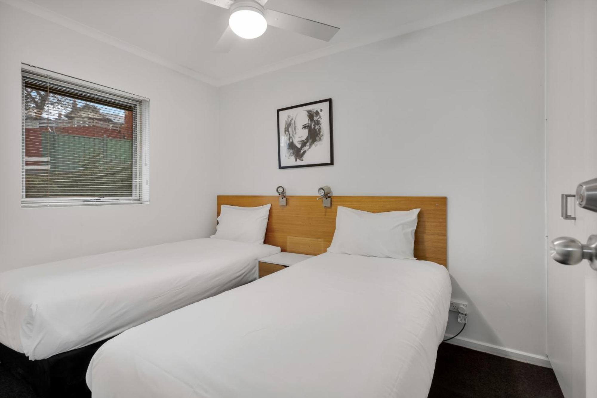 Three-Bedroom Apartment Courtyard includes Wifi