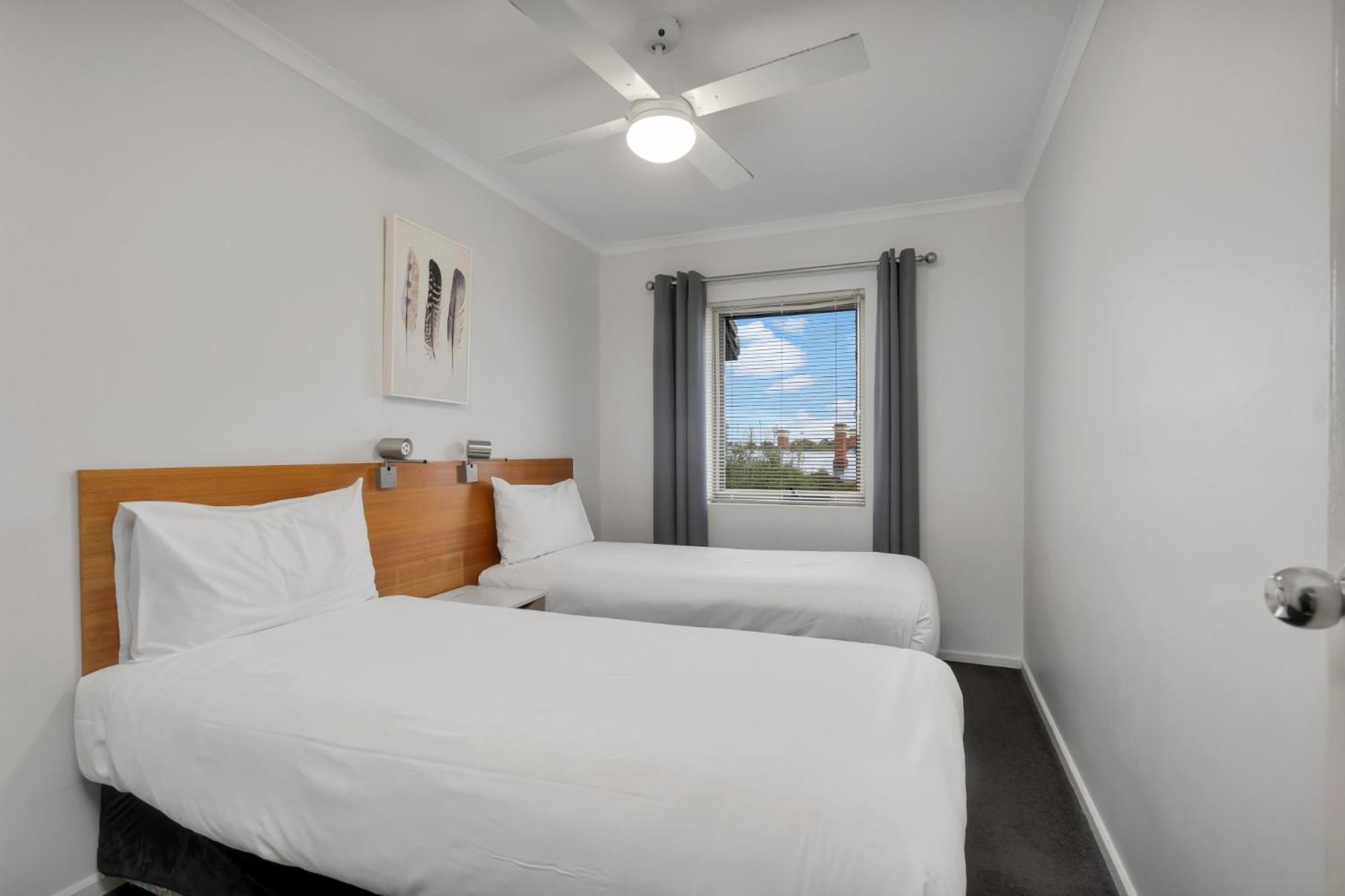 Three-Bedroom Apartment Courtyard includes Wifi