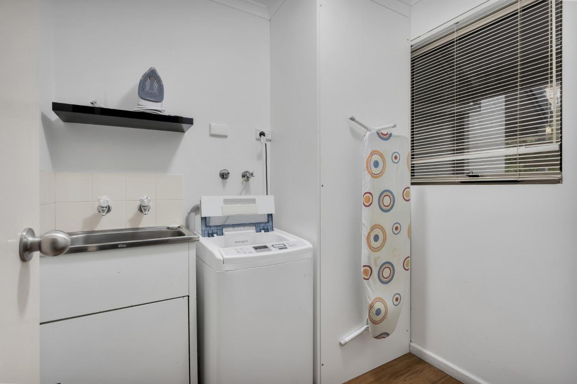 Three-Bedroom Apartment Courtyard includes Wifi