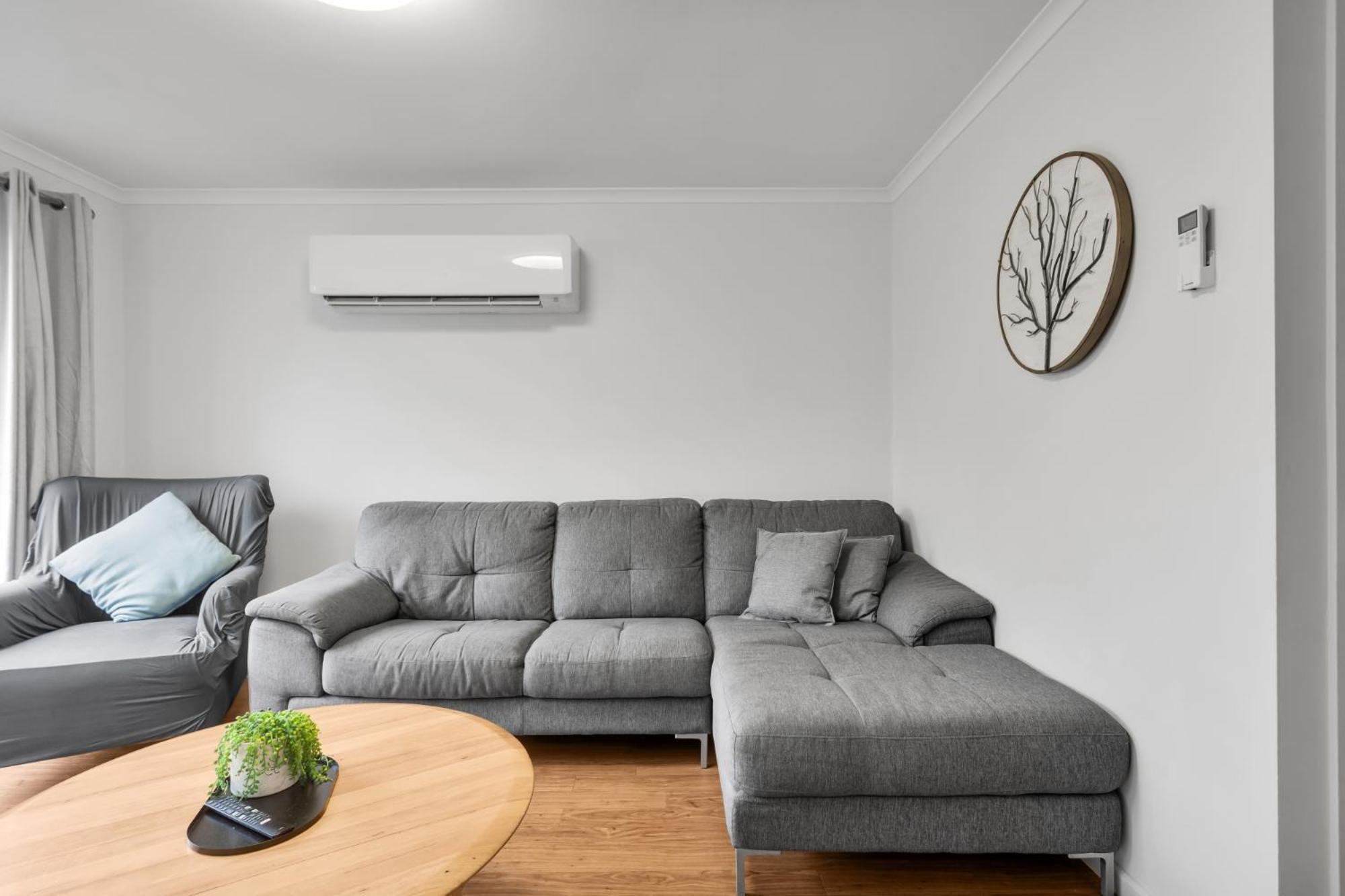 Three-Bedroom Apartment Courtyard includes Wifi