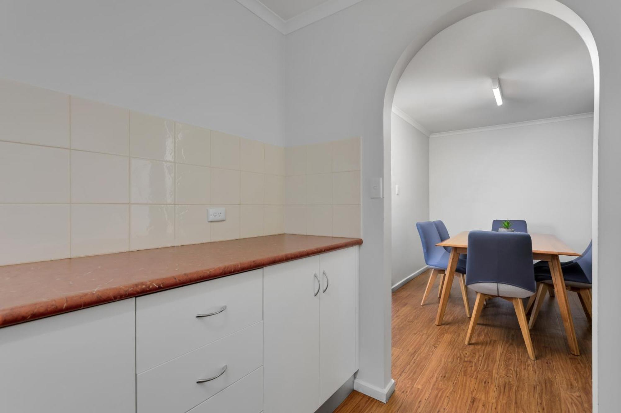 Three-Bedroom Apartment Courtyard includes Wifi