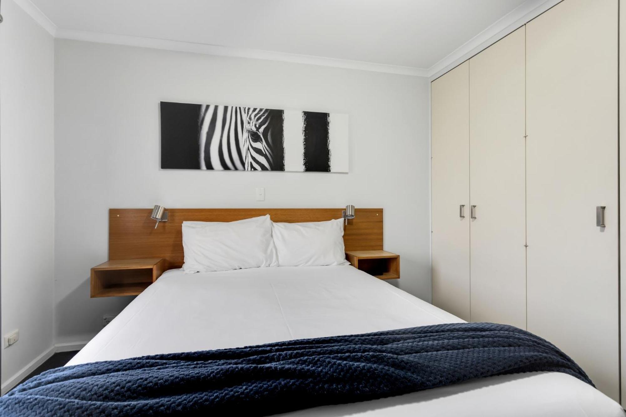 Three-Bedroom Apartment Courtyard includes Wifi