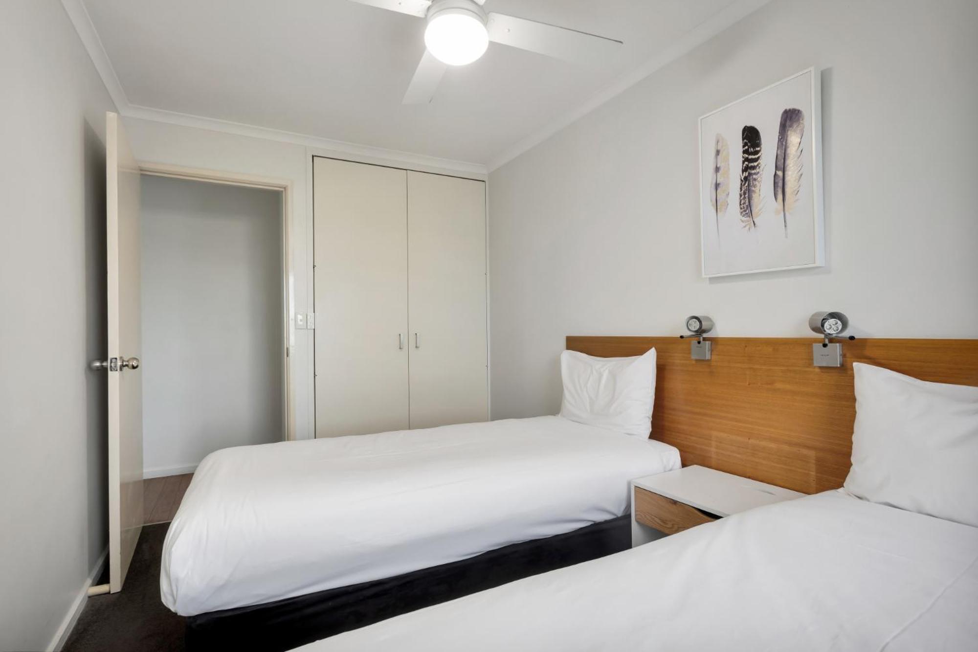 Three-Bedroom Apartment Courtyard includes Wifi