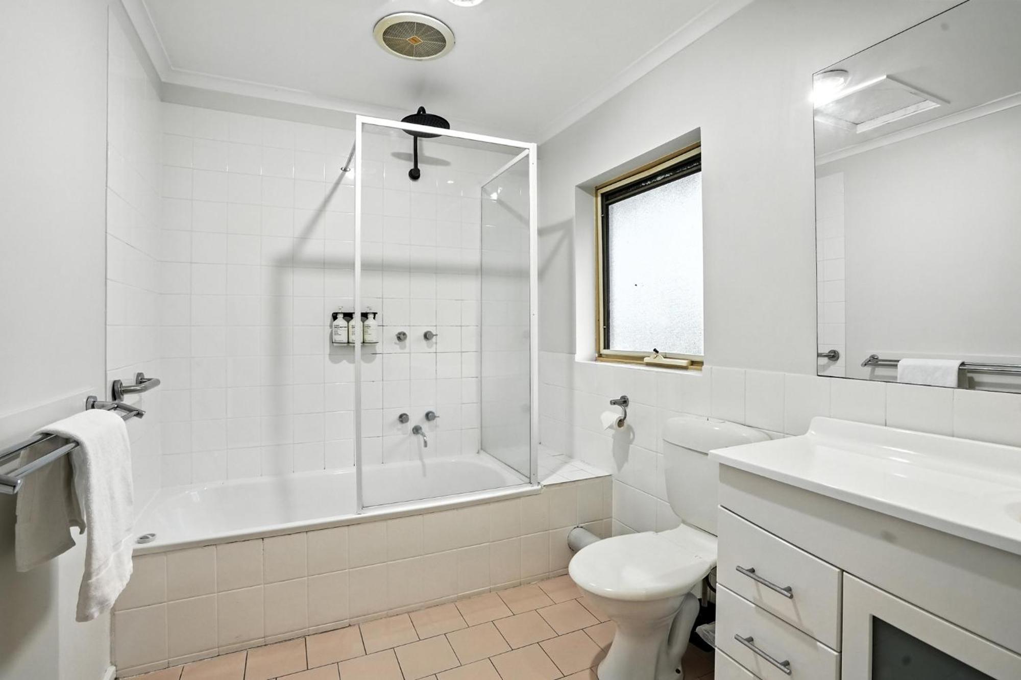 Two-Bedroom Apartment Upstairs Internal Staircase includes Wifi