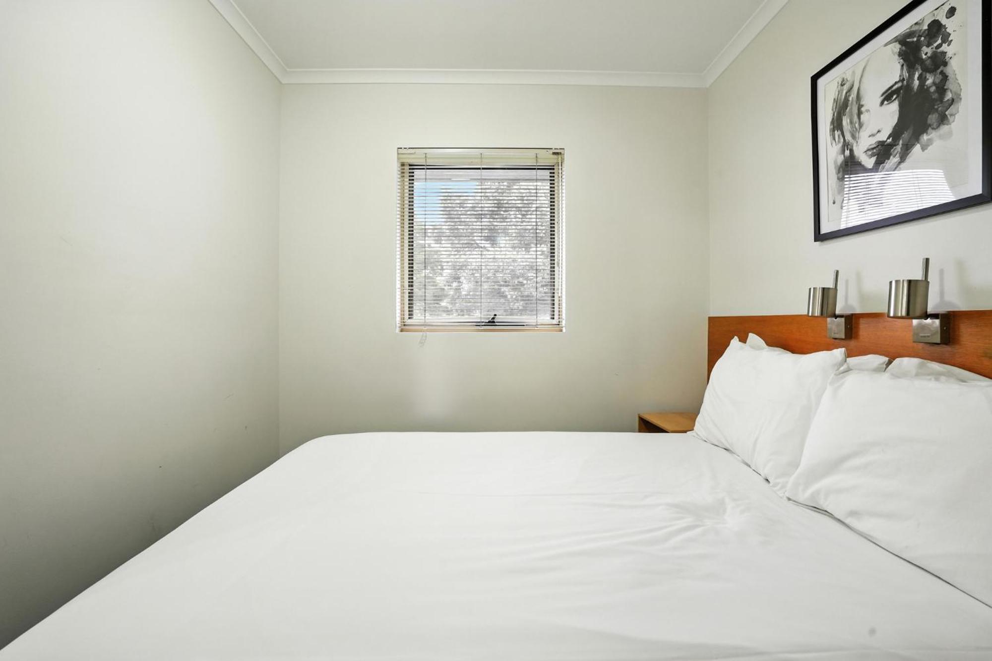 Two-Bedroom Apartment Upstairs Internal Staircase includes Wifi