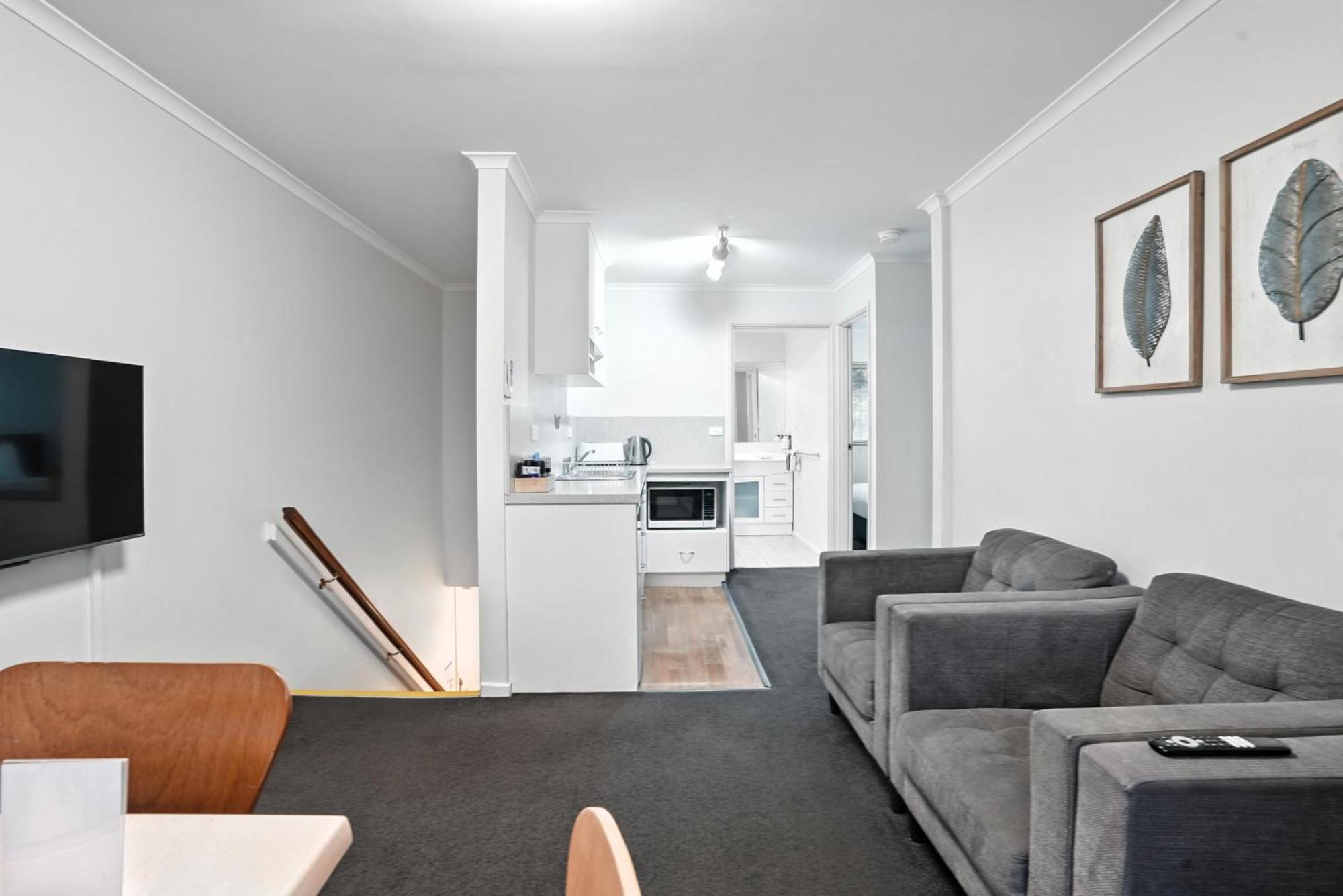Two-Bedroom Apartment Upstairs Internal Staircase includes Wifi