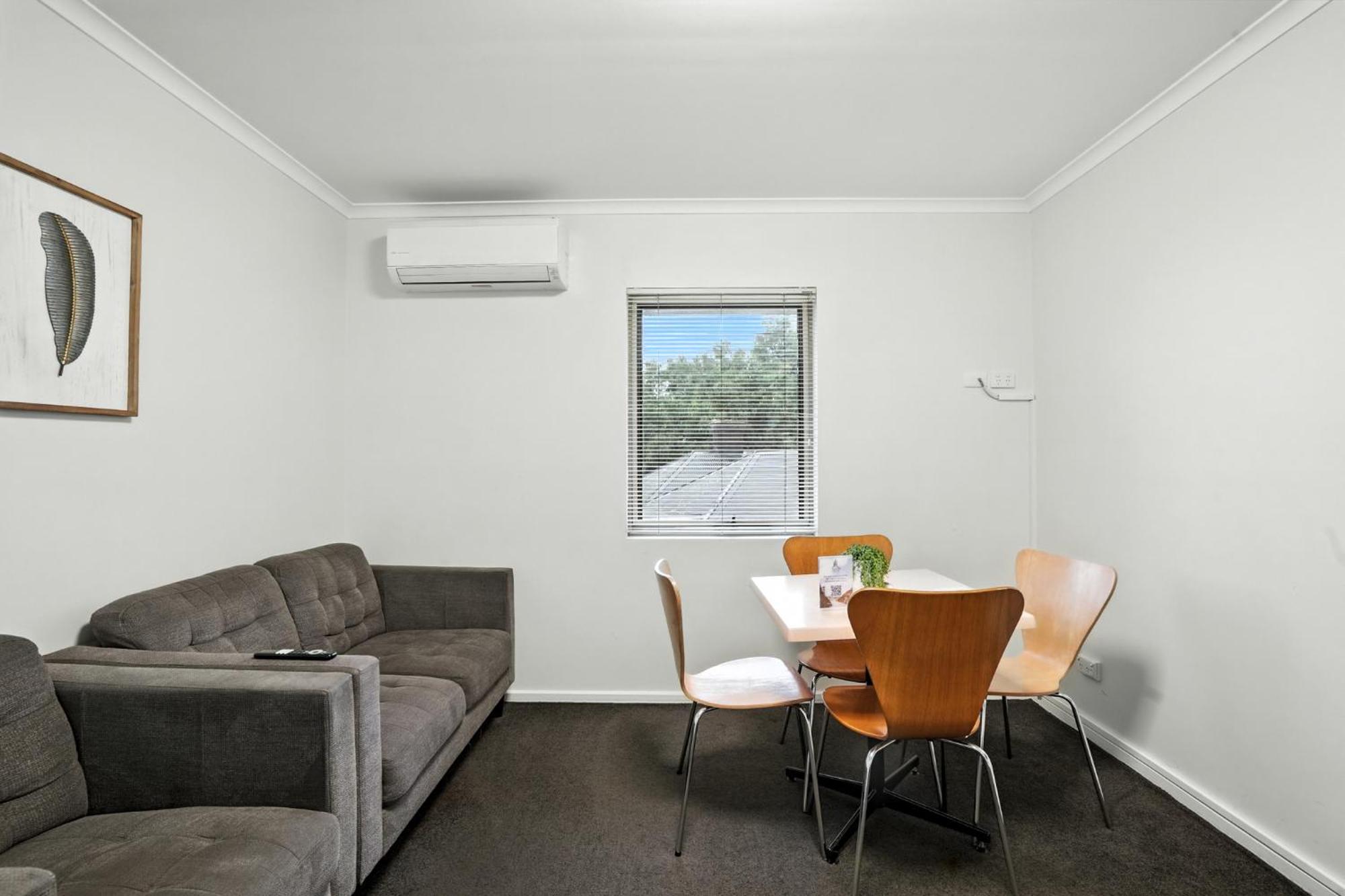 Two-Bedroom Apartment Upstairs Internal Staircase includes Wifi