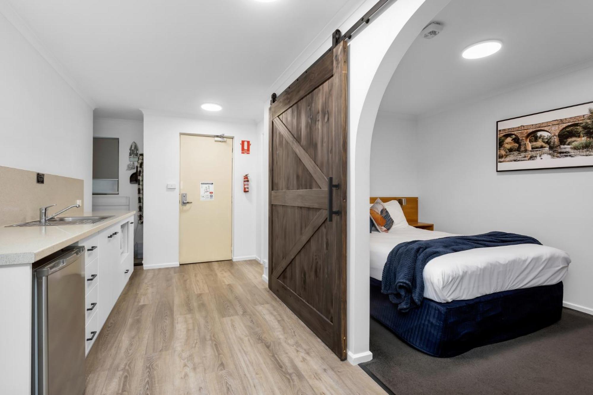Two-Bedroom Apartment shared Courtyard includes Wifi