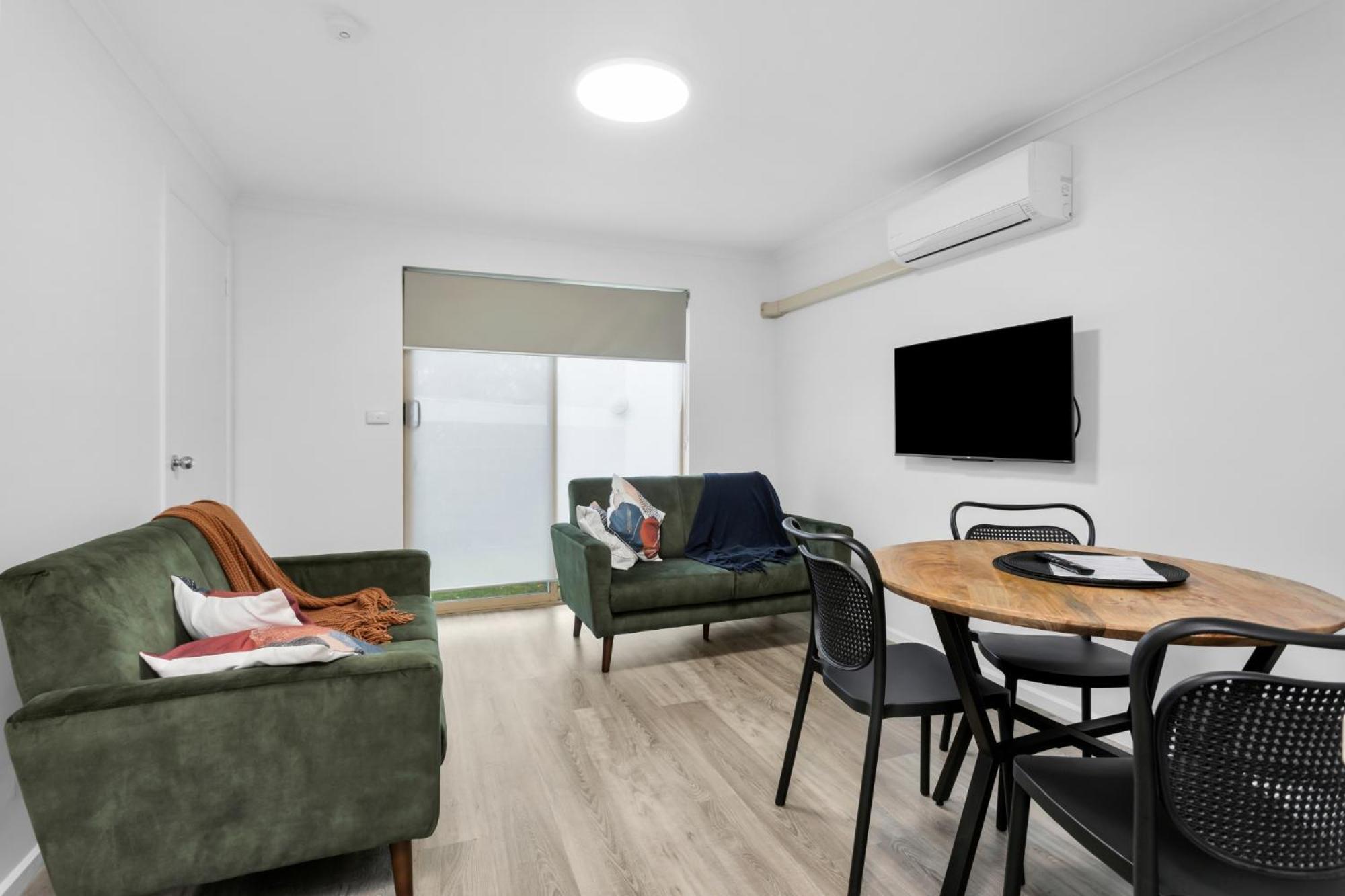 Two-Bedroom Apartment shared Courtyard includes Wifi