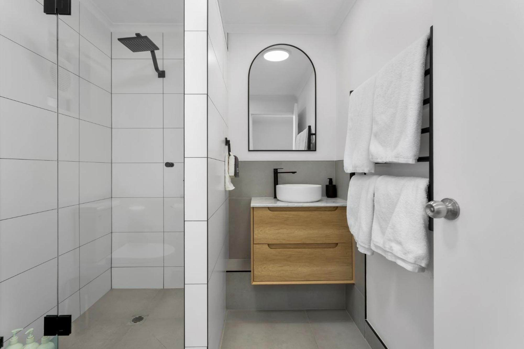 Two-Bedroom Apartment shared Courtyard includes Wifi