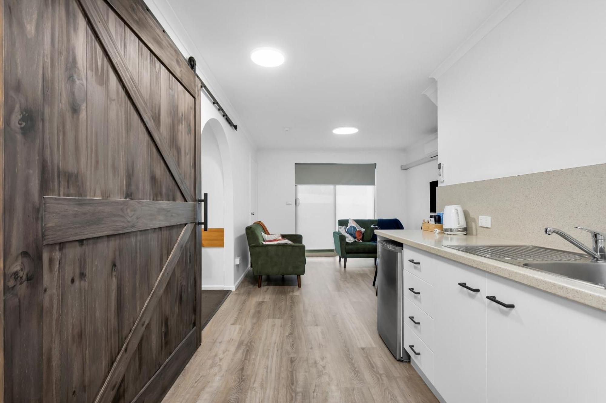 Two-Bedroom Apartment shared Courtyard includes Wifi